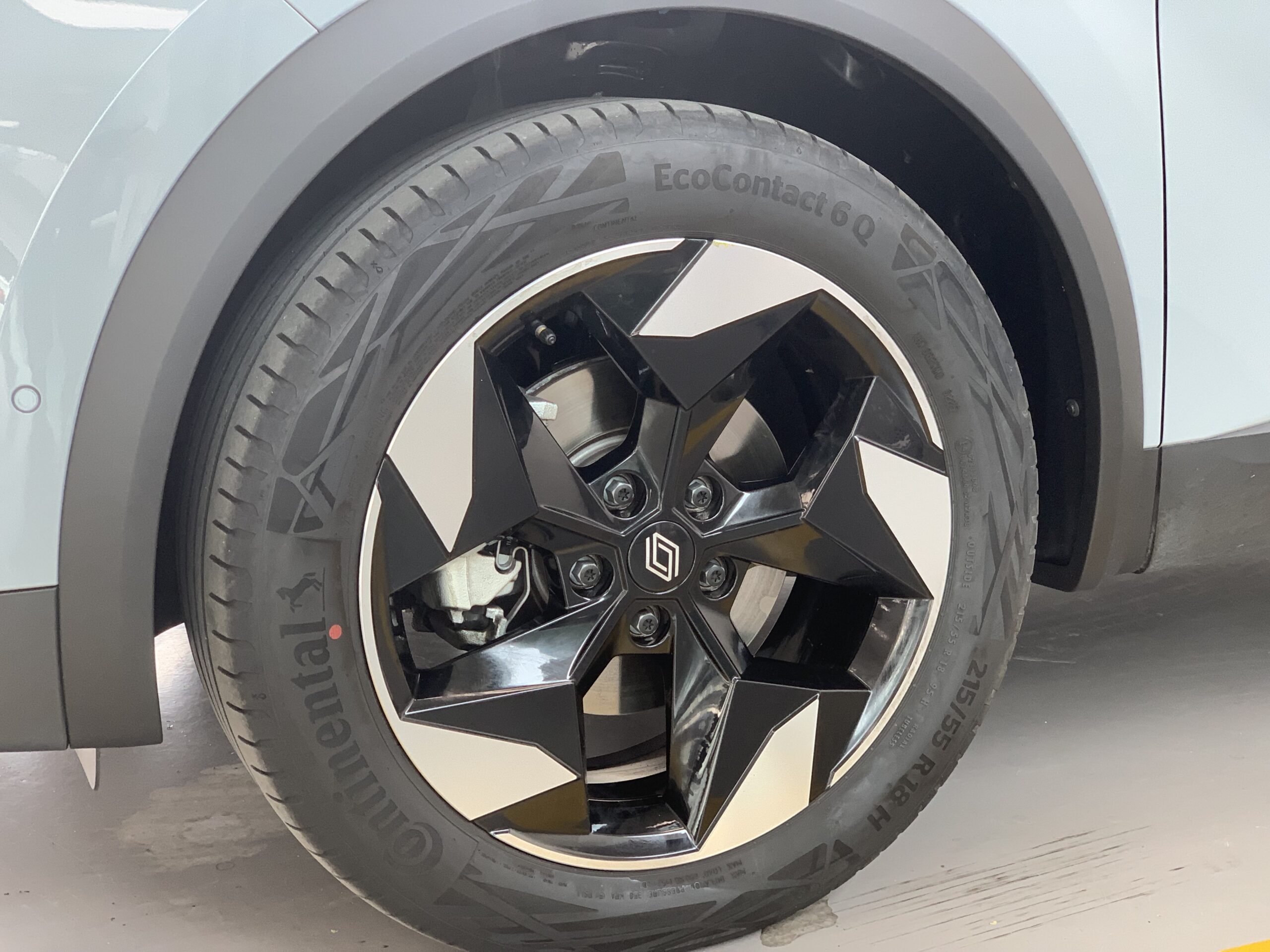 RENAULT CAPTUR TECHNO FULL HYBRID 145CV + BARRAS DE TECHO LONGITUDINALES + RUEDA DE EMERGENCIA + CAMARA 360º + APARCAMIENTO MANOS LIBRES + AYUDA AL APARCAMIENTO DELANTERO & TRASERO & LATERAL CON CAMARAS