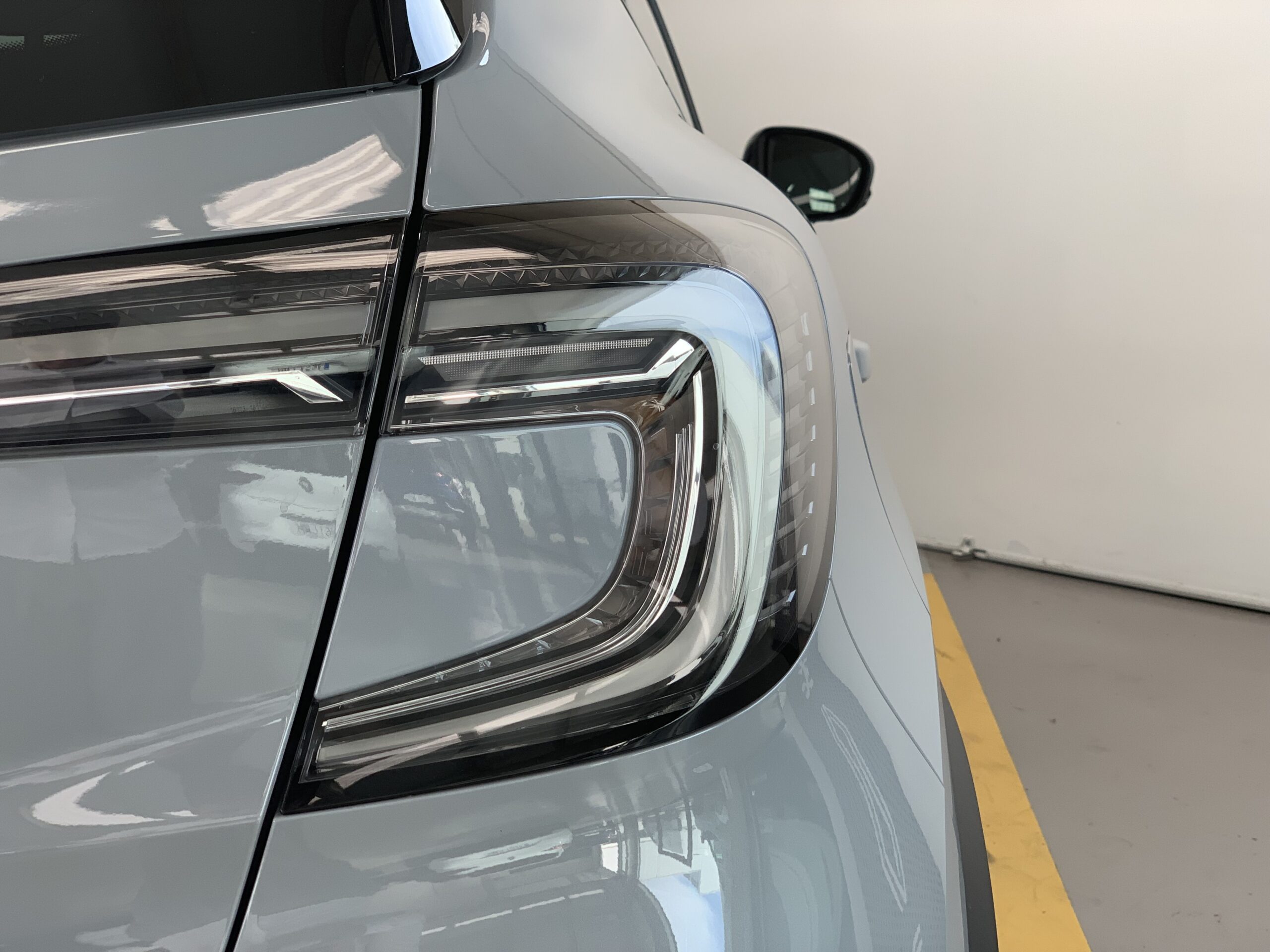 RENAULT CAPTUR TECHNO FULL HYBRID 145CV + BARRAS DE TECHO LONGITUDINALES + RUEDA DE EMERGENCIA + CAMARA 360º + APARCAMIENTO MANOS LIBRES + AYUDA AL APARCAMIENTO DELANTERO & TRASERO & LATERAL CON CAMARAS