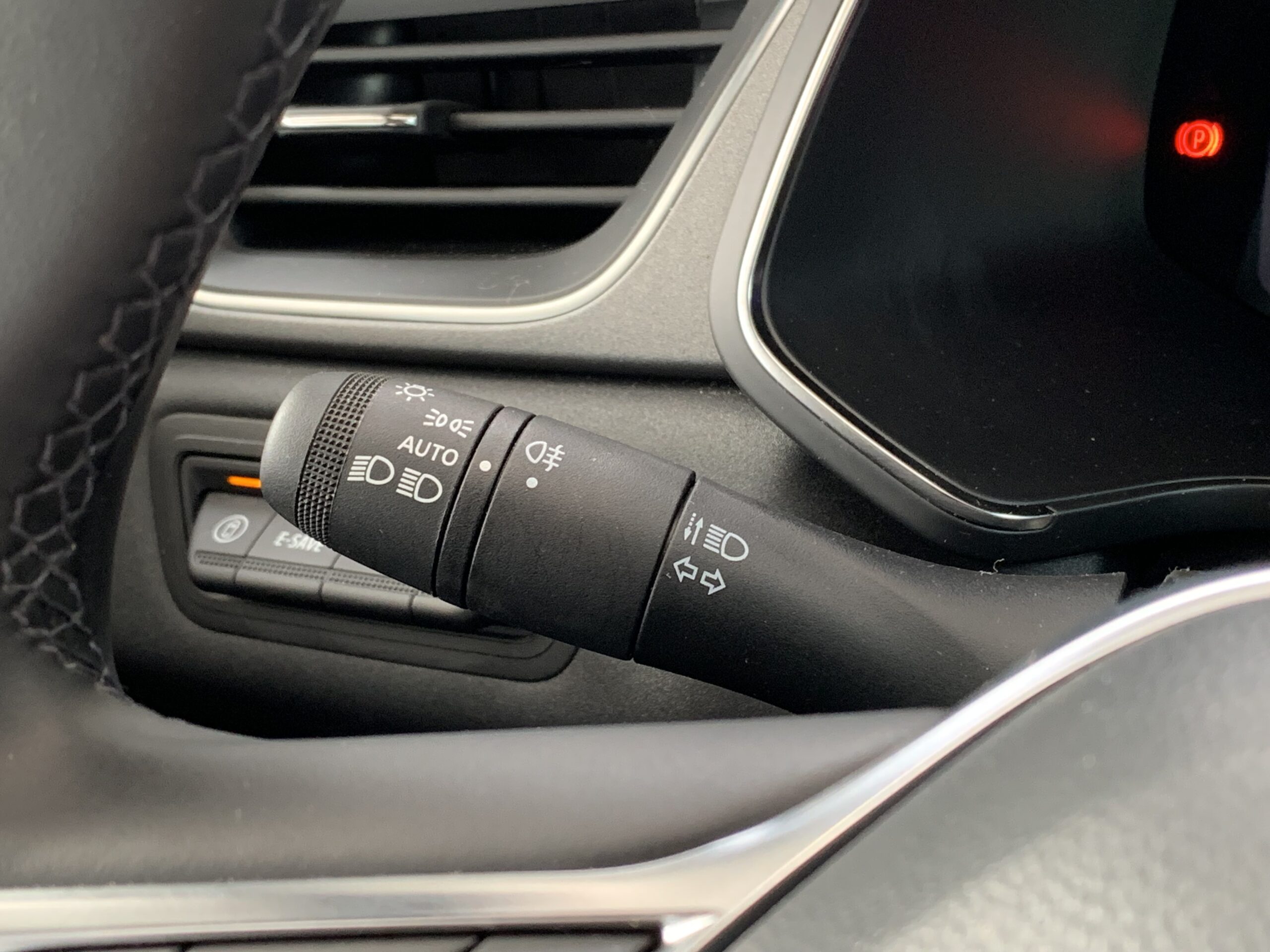 RENAULT CAPTUR TECHNO FULL HYBRID 145CV + BARRAS DE TECHO LONGITUDINALES + RUEDA DE EMERGENCIA + CAMARA 360º + APARCAMIENTO MANOS LIBRES + AYUDA AL APARCAMIENTO DELANTERO & TRASERO & LATERAL CON CAMARAS