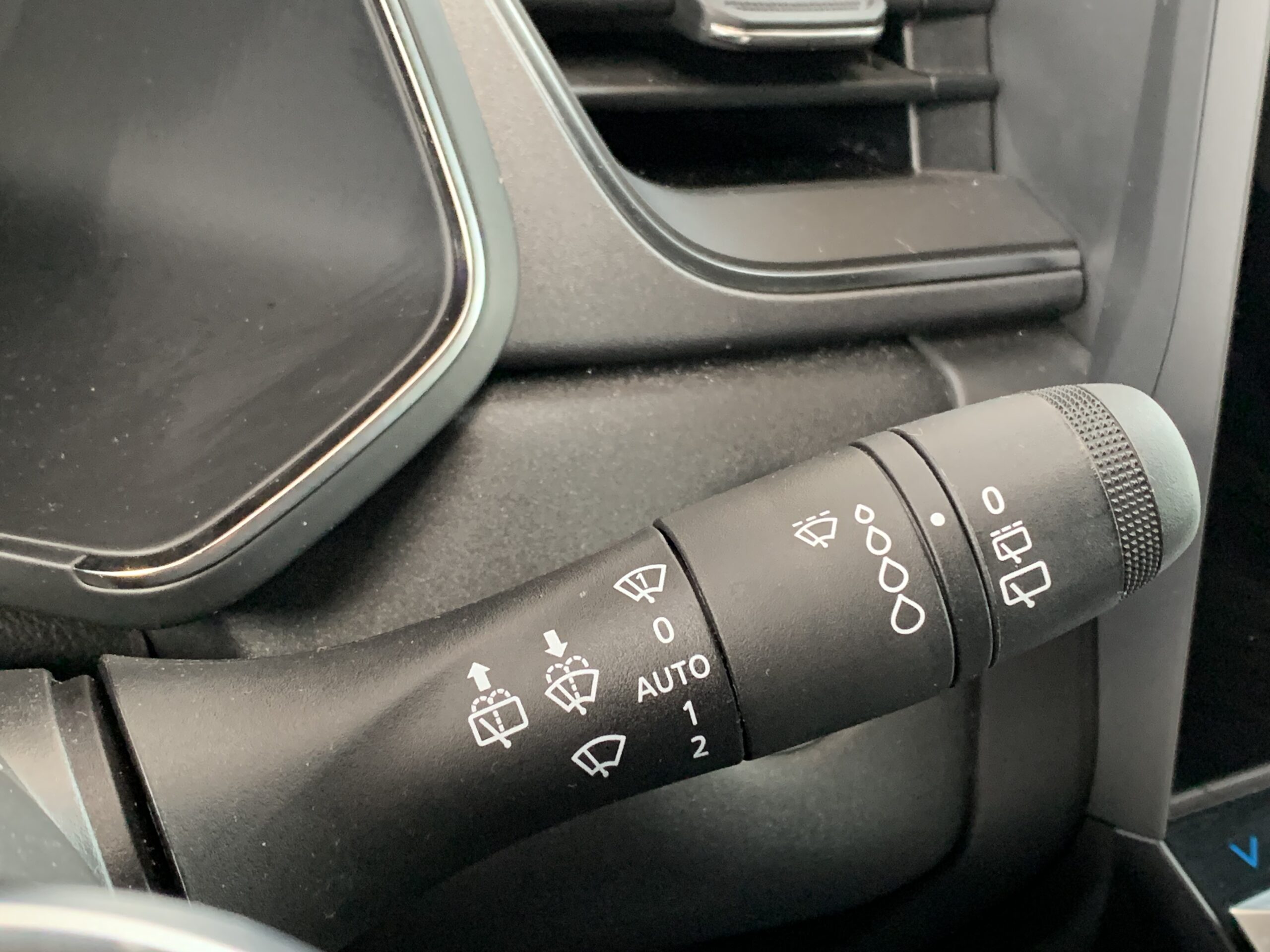 RENAULT CAPTUR TECHNO FULL HYBRID 145CV + BARRAS DE TECHO LONGITUDINALES + RUEDA DE EMERGENCIA + CAMARA 360º + APARCAMIENTO MANOS LIBRES + AYUDA AL APARCAMIENTO DELANTERO & TRASERO & LATERAL CON CAMARAS