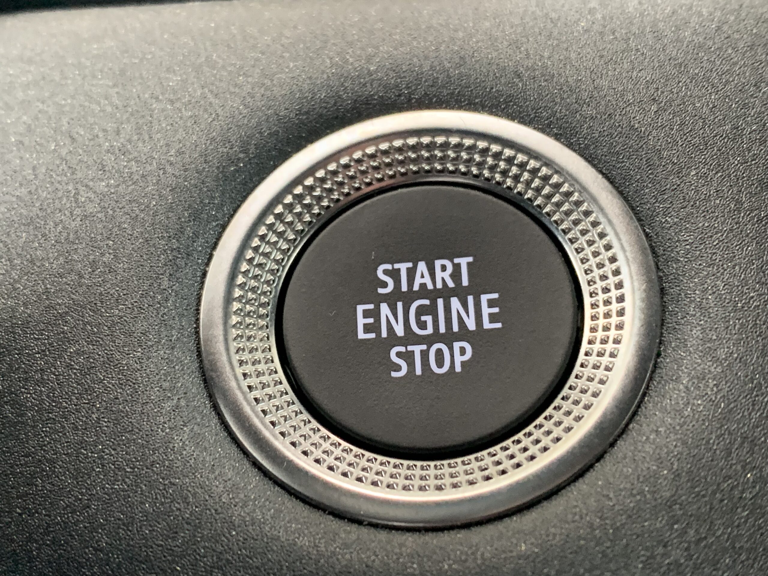 RENAULT CAPTUR TECHNO FULL HYBRID 145CV + BARRAS DE TECHO LONGITUDINALES + RUEDA DE EMERGENCIA + CAMARA 360º + APARCAMIENTO MANOS LIBRES + AYUDA AL APARCAMIENTO DELANTERO & TRASERO & LATERAL CON CAMARAS