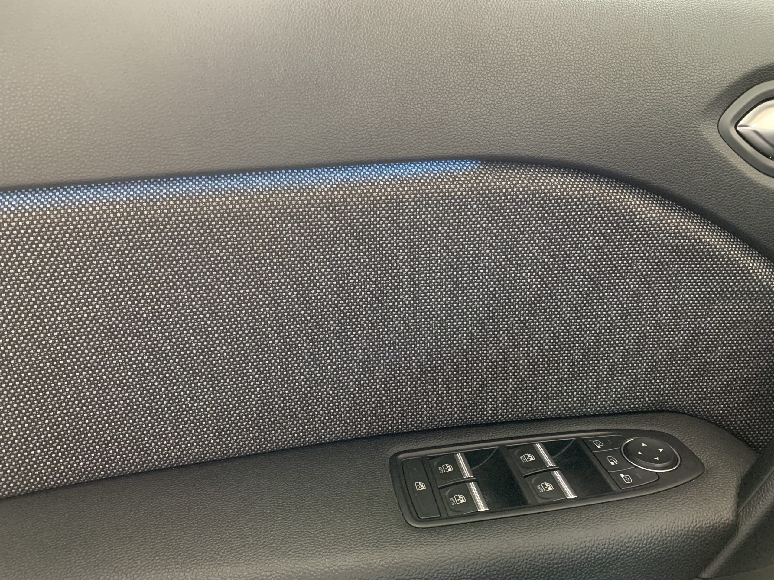 RENAULT CAPTUR TECHNO FULL HYBRID 145CV + BARRAS DE TECHO LONGITUDINALES + RUEDA DE EMERGENCIA + CAMARA 360º + APARCAMIENTO MANOS LIBRES + AYUDA AL APARCAMIENTO DELANTERO & TRASERO & LATERAL CON CAMARAS