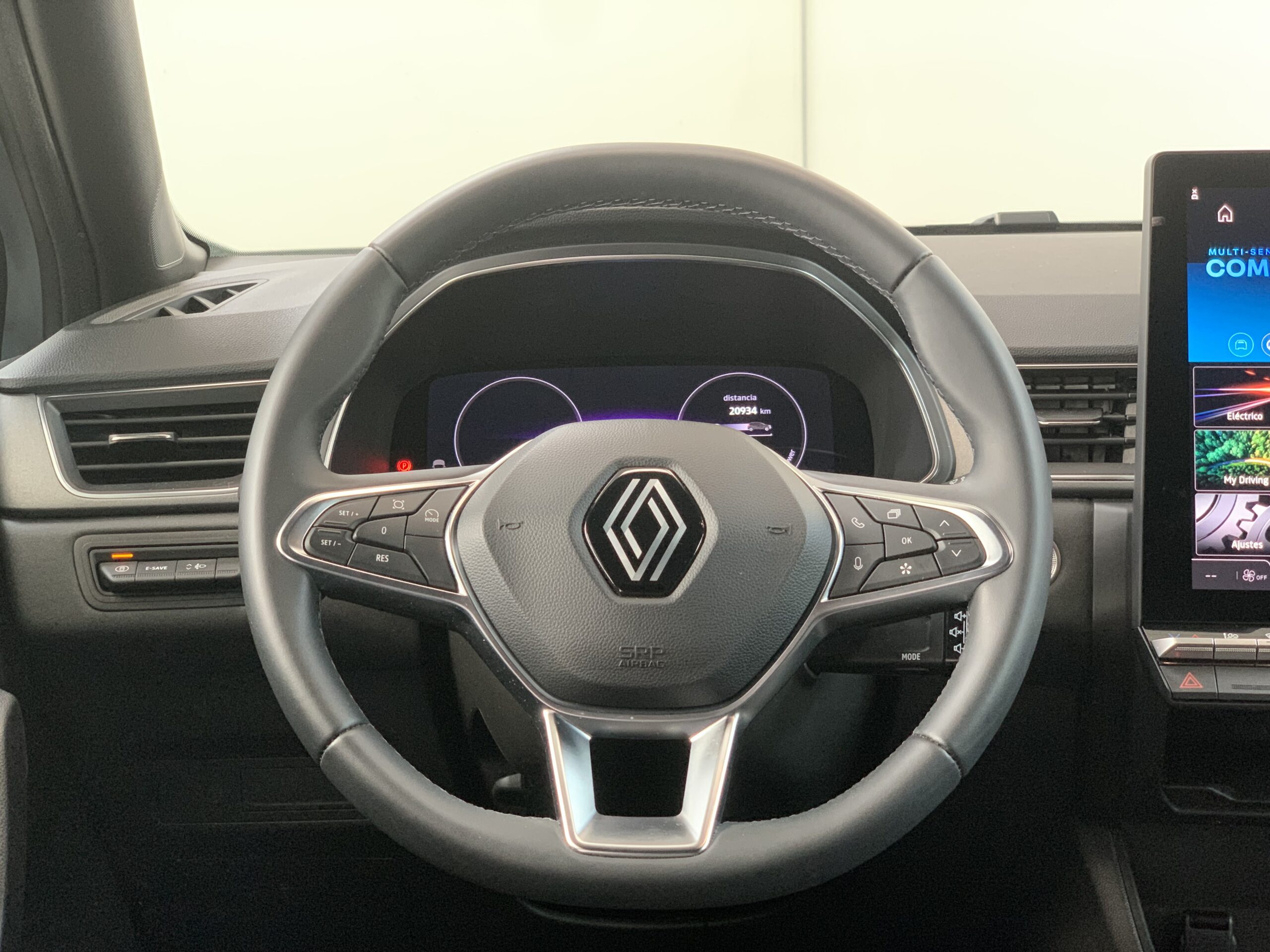 RENAULT CAPTUR TECHNO FULL HYBRID 145CV + BARRAS DE TECHO LONGITUDINALES + RUEDA DE EMERGENCIA + CAMARA 360º + APARCAMIENTO MANOS LIBRES + AYUDA AL APARCAMIENTO DELANTERO & TRASERO & LATERAL CON CAMARAS