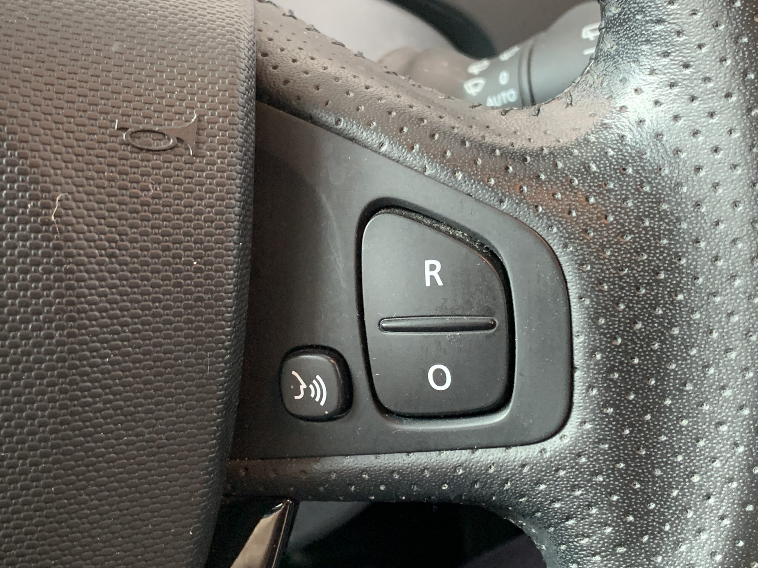 RENAULT ZOE LIMITED 40KWH 110CV + LLANTAS DE ALEACION 17´´ + RADAR CON CAMARA DE VISION TRASERA