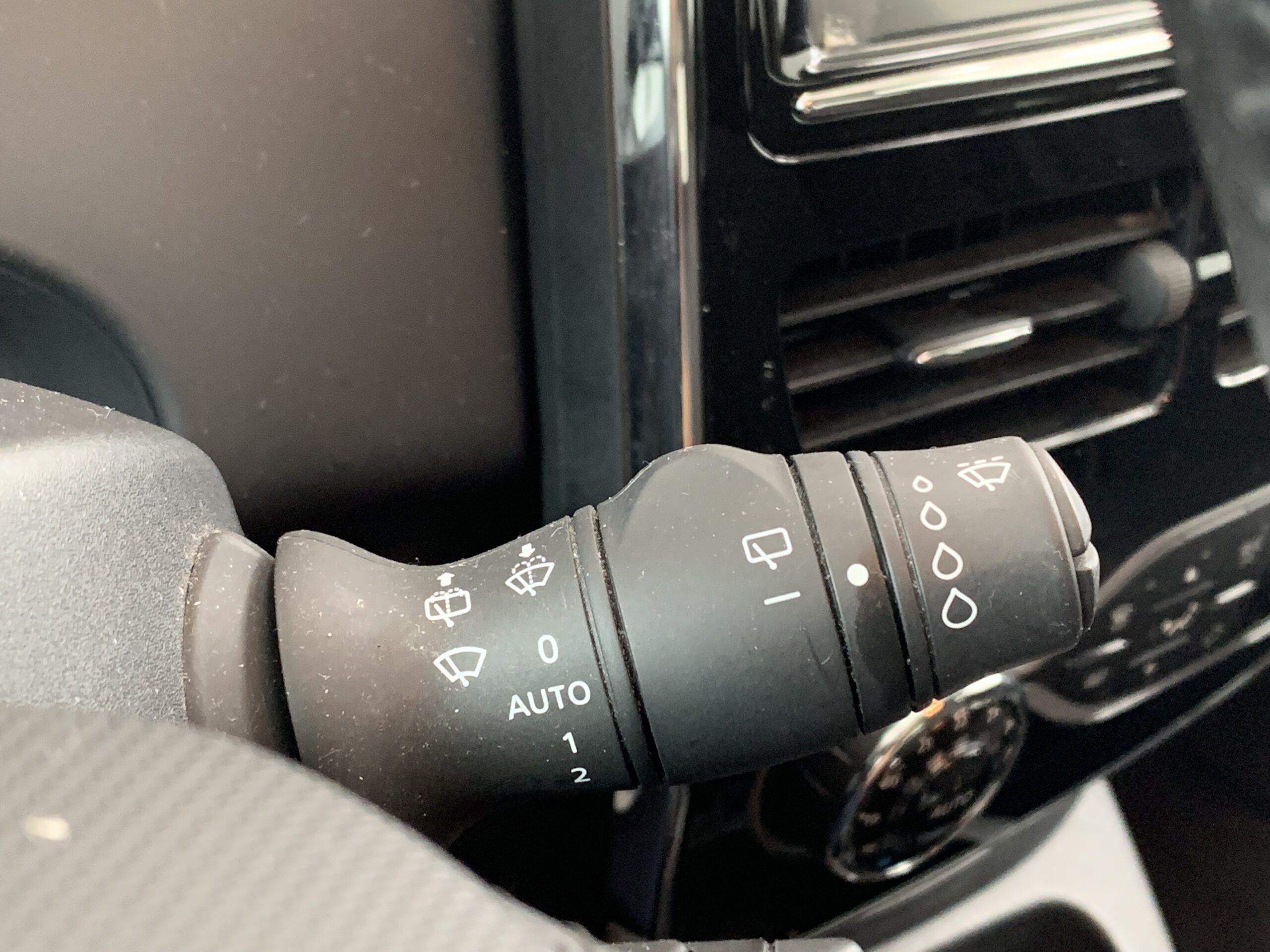 RENAULT ZOE LIMITED 40KWH 110CV + LLANTAS DE ALEACION 17´´ + RADAR CON CAMARA DE VISION TRASERA