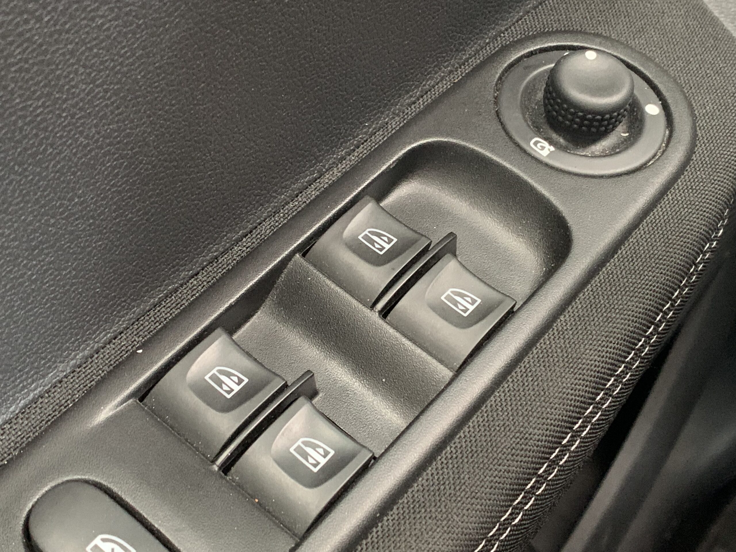 RENAULT ZOE LIMITED 40KWH 110CV + LLANTAS DE ALEACION 17´´ + RADAR CON CAMARA DE VISION TRASERA