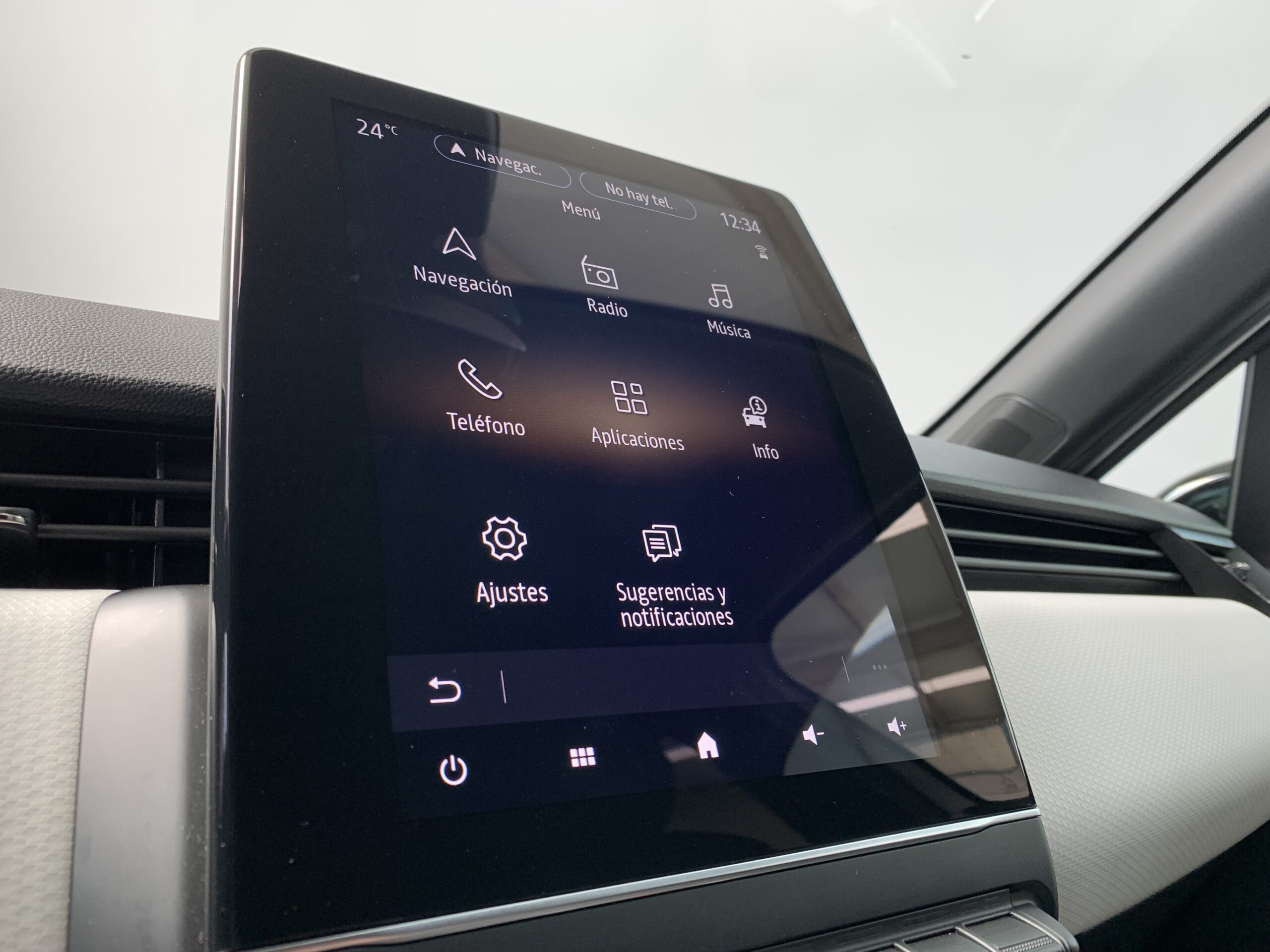 RENAULT CLIO TECHNO TCE 140CV + RUEDA DE REPUESTO + CARGADOR POR INDUCCION + PACK EASY PARKING + PACK LIGHTING + PACK FULL SCREEN EASY LINK