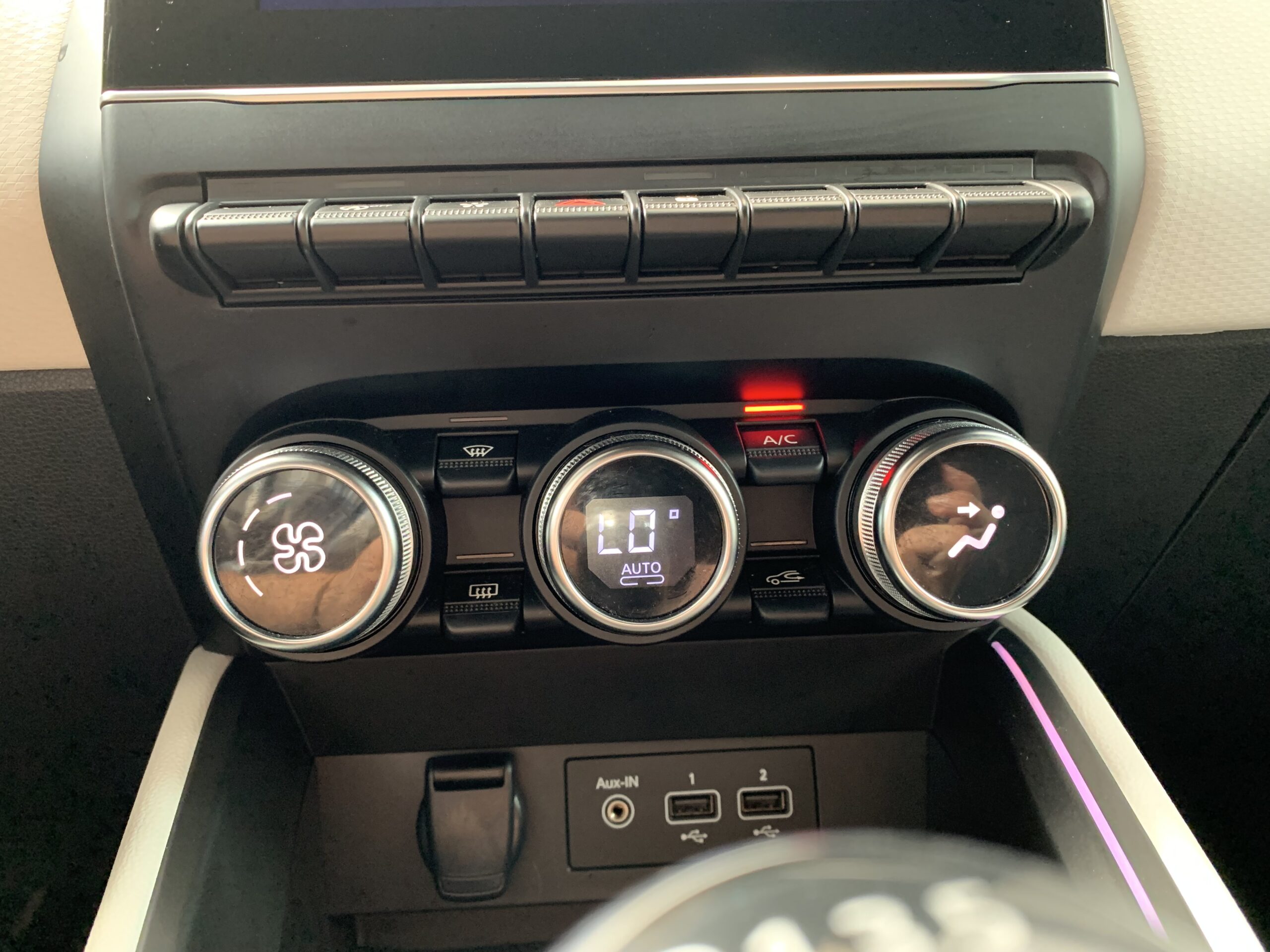 RENAULT CLIO TECHNO TCE 140CV + RUEDA DE REPUESTO + CARGADOR POR INDUCCION + PACK EASY PARKING + PACK LIGHTING + PACK FULL SCREEN EASY LINK