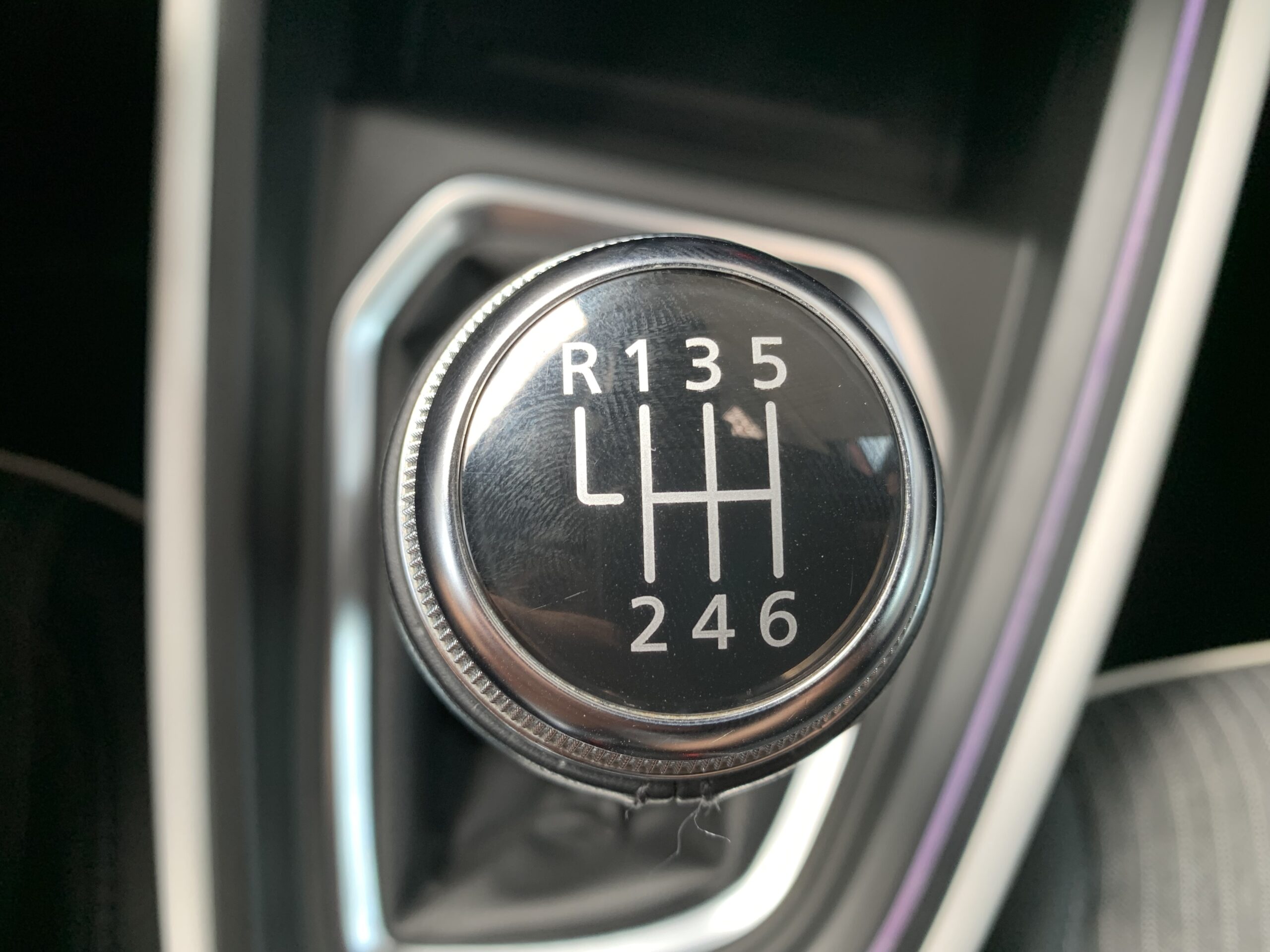 RENAULT CLIO TECHNO TCE 140CV + RUEDA DE REPUESTO + CARGADOR POR INDUCCION + PACK EASY PARKING + PACK LIGHTING + PACK FULL SCREEN EASY LINK