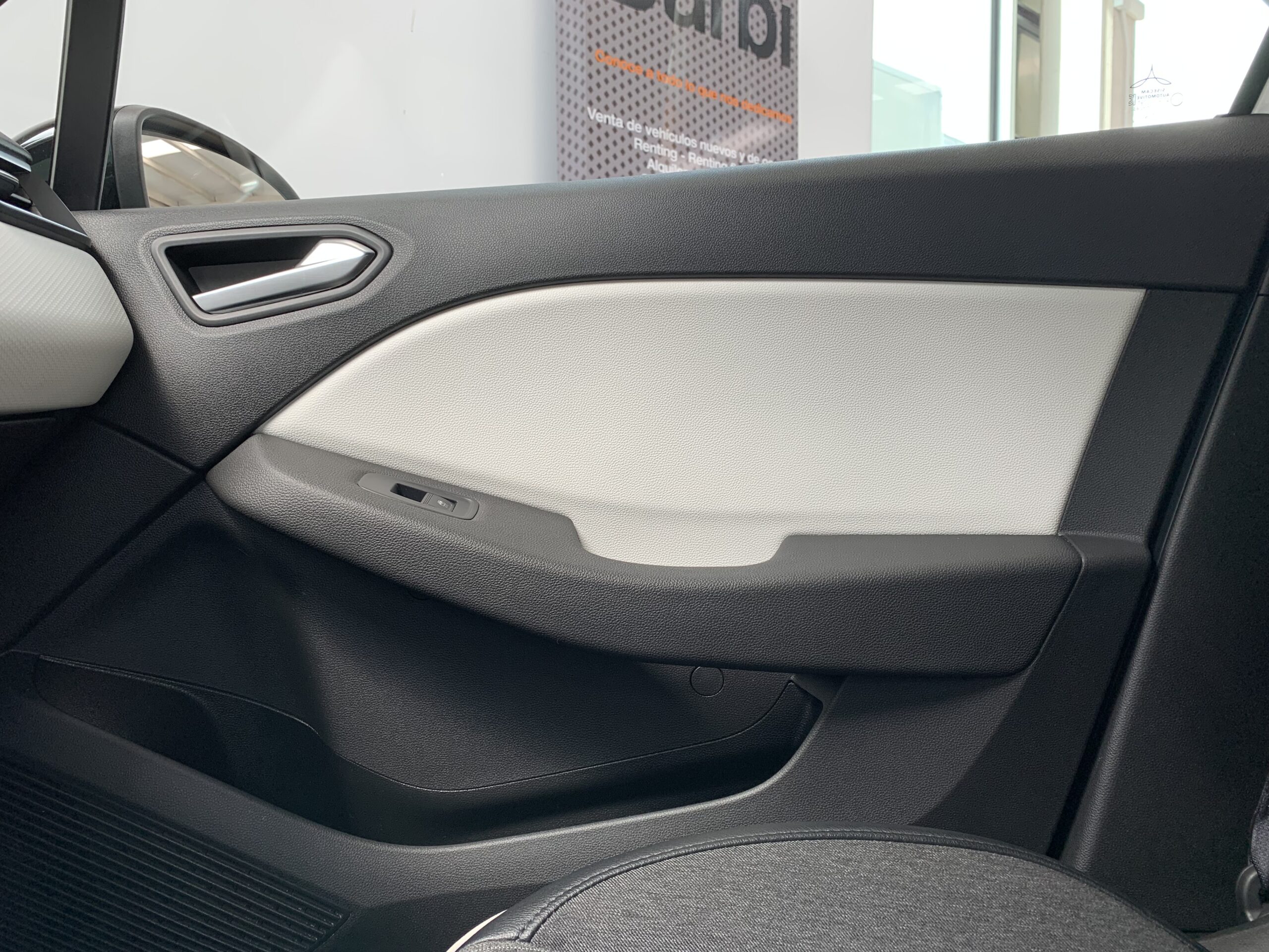 RENAULT CLIO TECHNO TCE 140CV + RUEDA DE REPUESTO + CARGADOR POR INDUCCION + PACK EASY PARKING + PACK LIGHTING + PACK FULL SCREEN EASY LINK