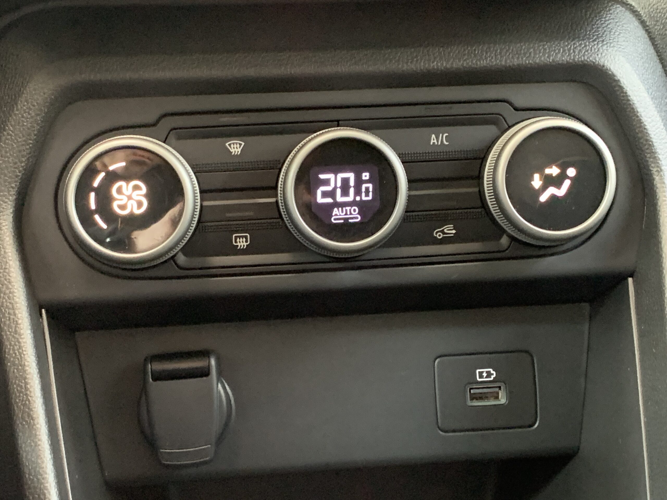 DACIA JOGGER EXPRESSION TCE 110CV 7 PLAZAS + RUEDA DE REPUESTO + CLIMATIZACION AUTOMATICA + PACK NAVEGACION + PACK EASY + PACK CITY