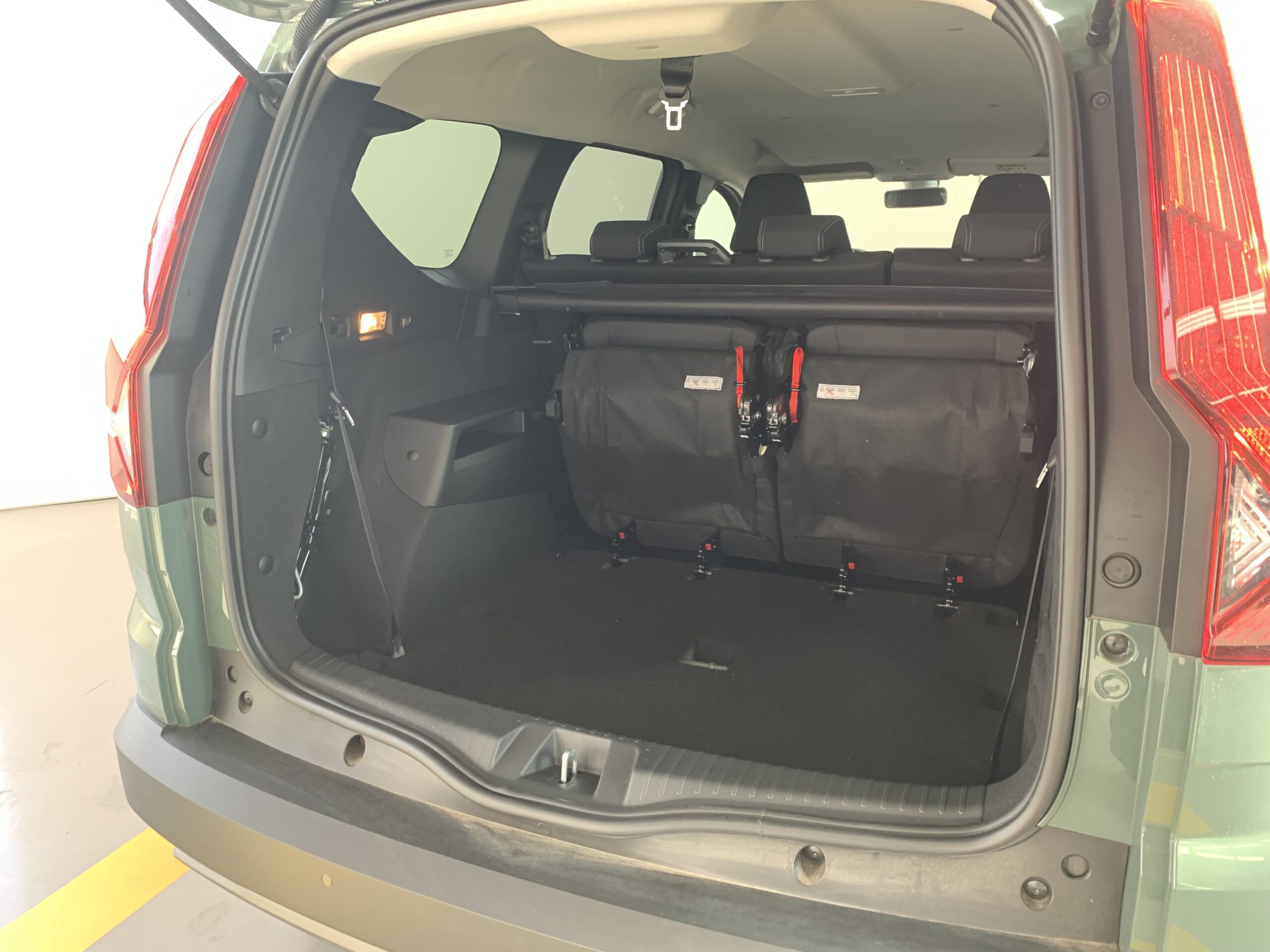 DACIA JOGGER EXPRESSION TCE 110CV 7 PLAZAS + RUEDA DE REPUESTO + CLIMATIZACION AUTOMATICA + PACK NAVEGACION + PACK EASY + PACK CITY