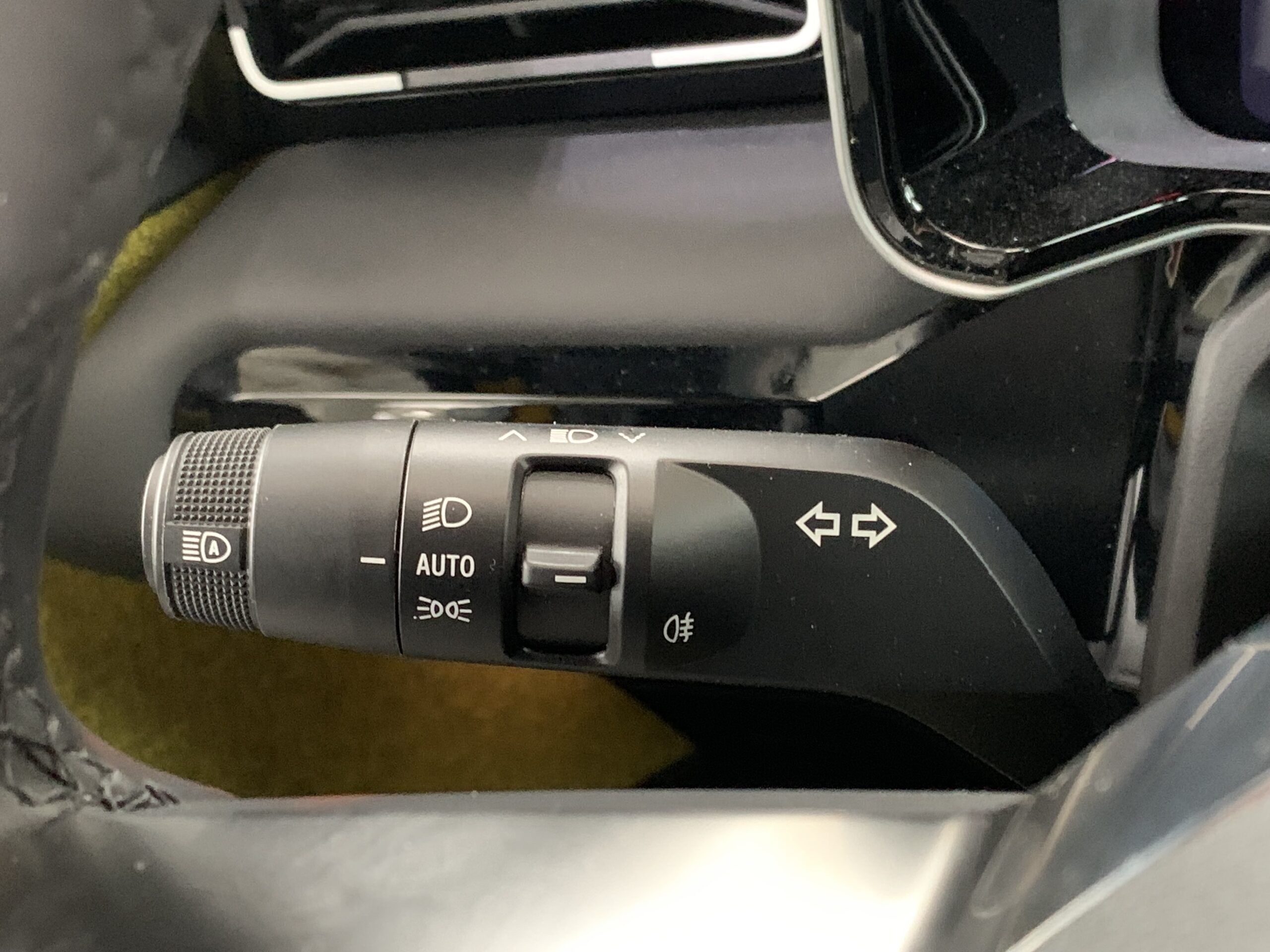 R5 ICONIC CINQ 150CV 100% ELECTRICO AUTONOMIA CONFORT (412KM DE AUTONOMIA)  + CARGA BIDIRECCIONAL POWER TO OBJECT + SISTEMA MULTIMEDIA OPEN RLINK 10,1´´ CON GOOGLE INTEGRADO Y AUDIO PREMIUM HARMAN KARDON + PACK EASY DRIVE