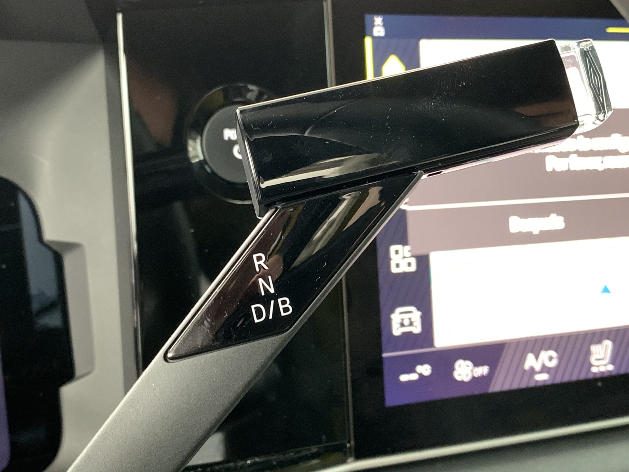 R5 ICONIC CINQ 150CV 100% ELECTRICO AUTONOMIA CONFORT (412KM DE AUTONOMIA)  + CARGA BIDIRECCIONAL POWER TO OBJECT + SISTEMA MULTIMEDIA OPEN RLINK 10,1´´ CON GOOGLE INTEGRADO Y AUDIO PREMIUM HARMAN KARDON + PACK EASY DRIVE