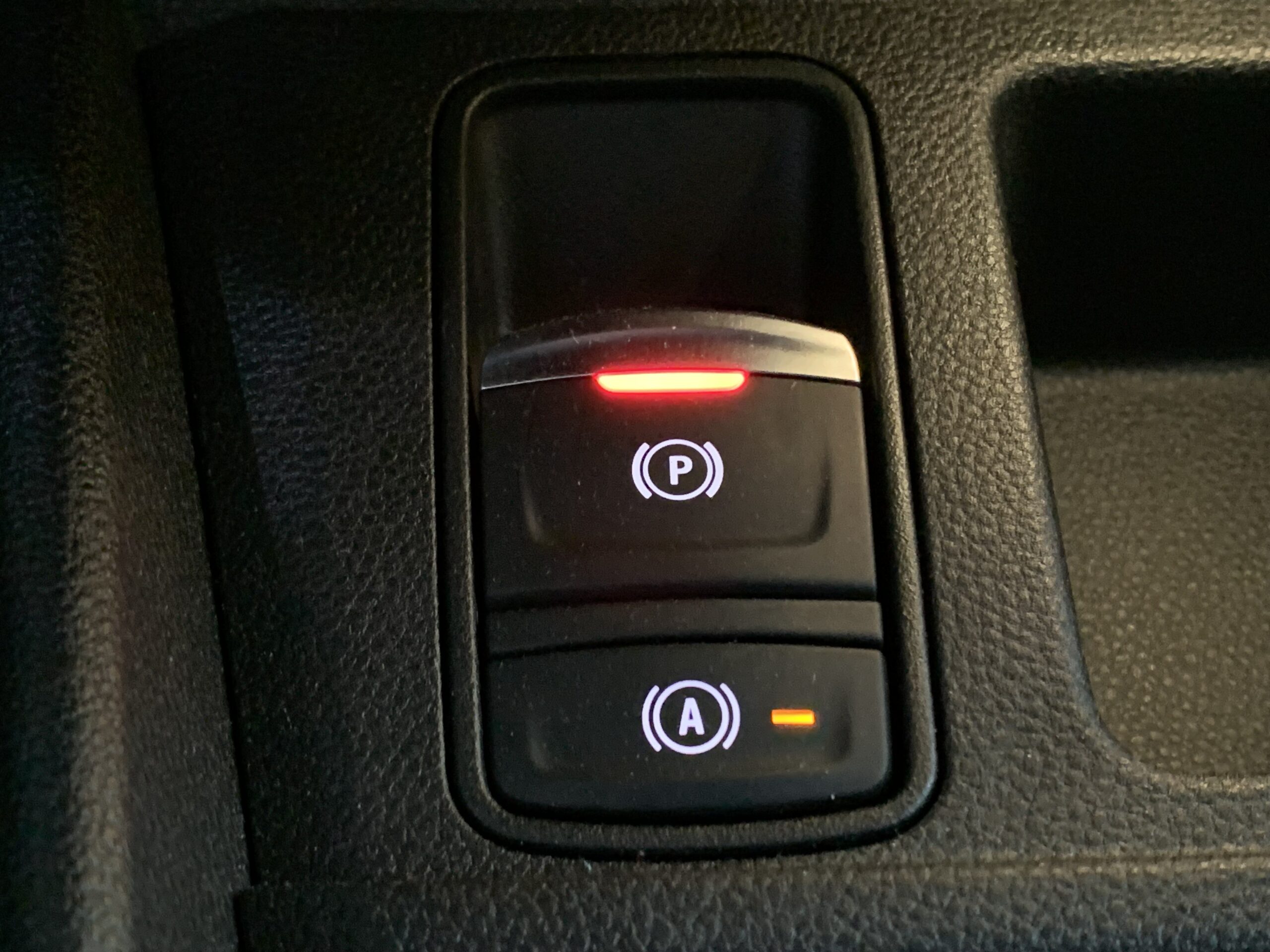 R5 ICONIC CINQ 150CV 100% ELECTRICO AUTONOMIA CONFORT (412KM DE AUTONOMIA)  + CARGA BIDIRECCIONAL POWER TO OBJECT + SISTEMA MULTIMEDIA OPEN RLINK 10,1´´ CON GOOGLE INTEGRADO Y AUDIO PREMIUM HARMAN KARDON + PACK EASY DRIVE