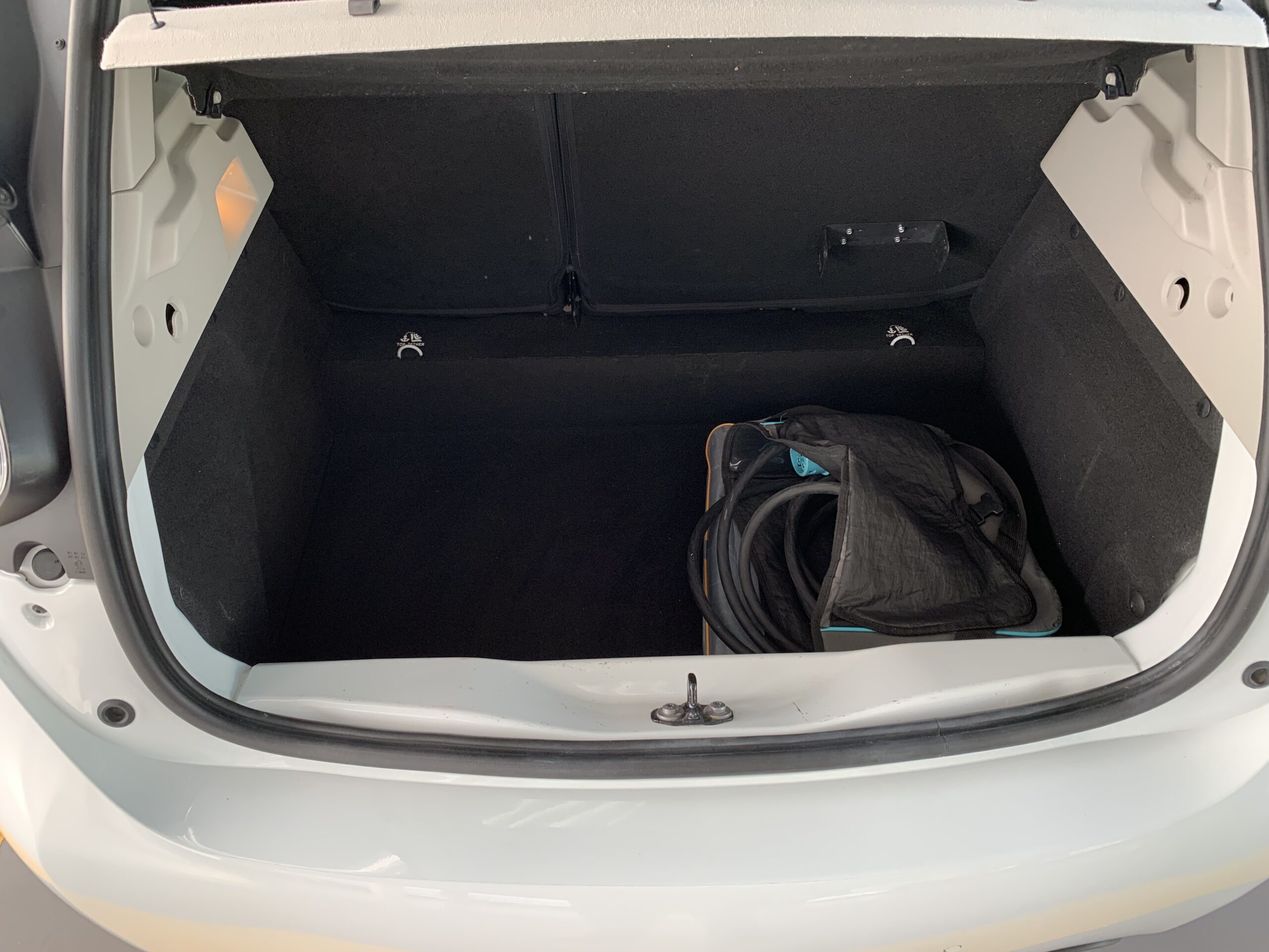 RENAULT ZOE LIMITED 40KWH 110CV + LLANTAS DE ALEACION 17´´ + RADAR CON CAMARA DE VISION TRASERA