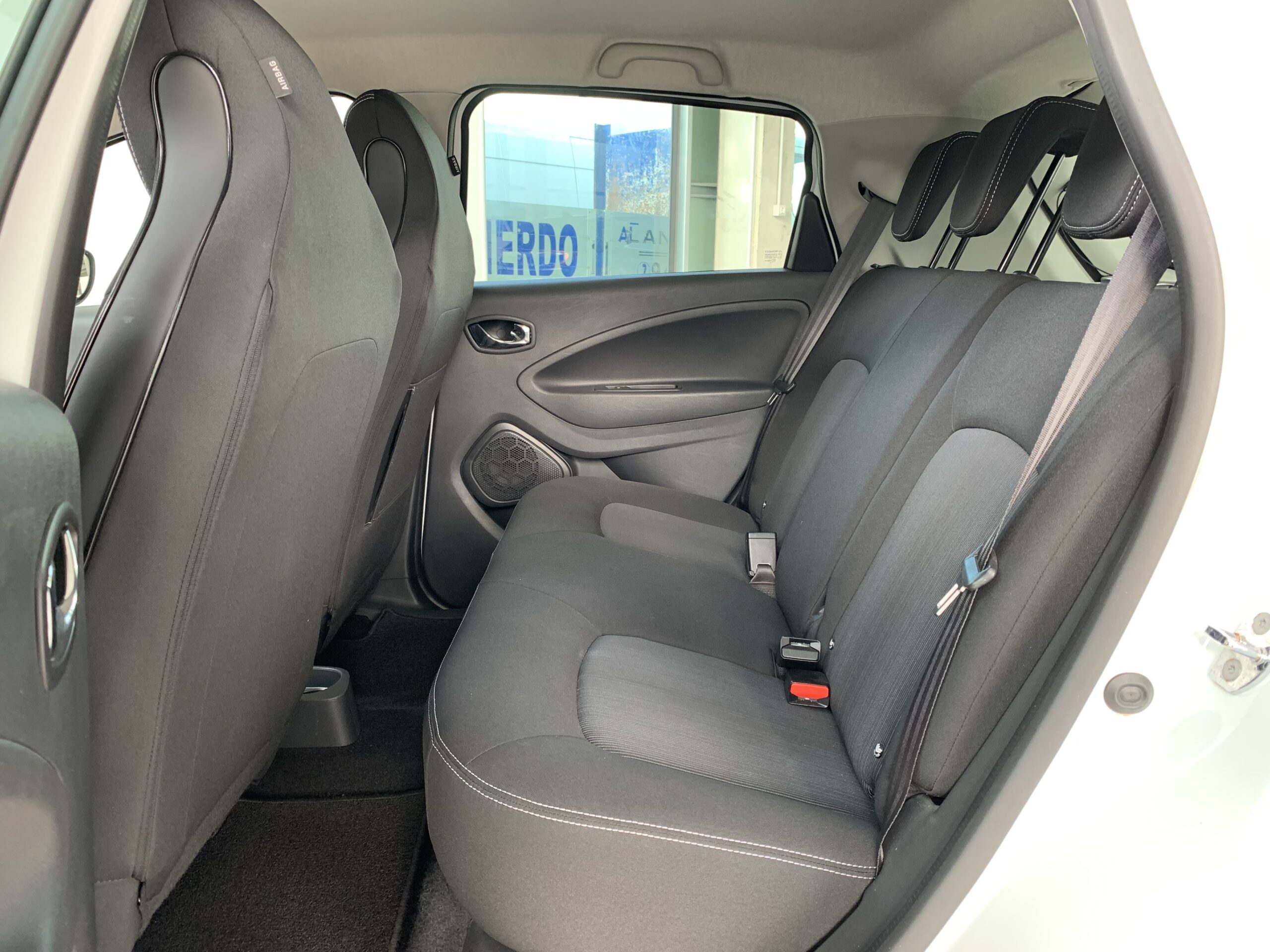 RENAULT ZOE LIMITED 40KWH 110CV + LLANTAS DE ALEACION 17´´ + RADAR CON CAMARA DE VISION TRASERA