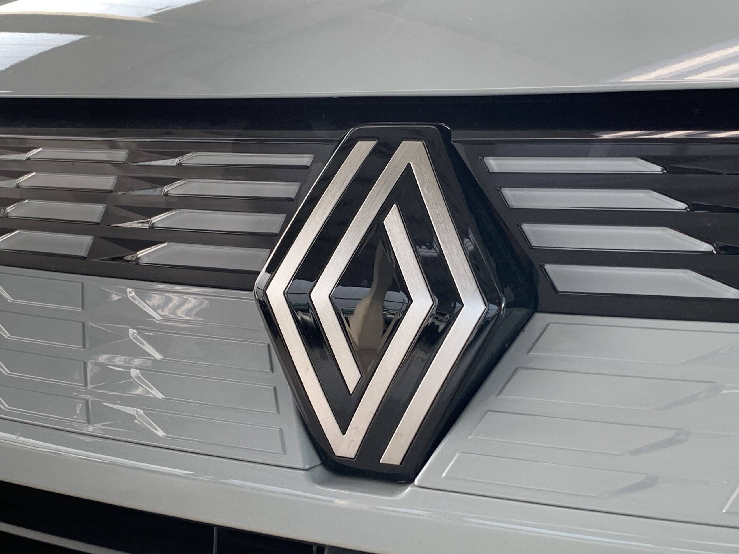 RENAULT SYMBIOZ TECHNO FULL HYBRID 145CV