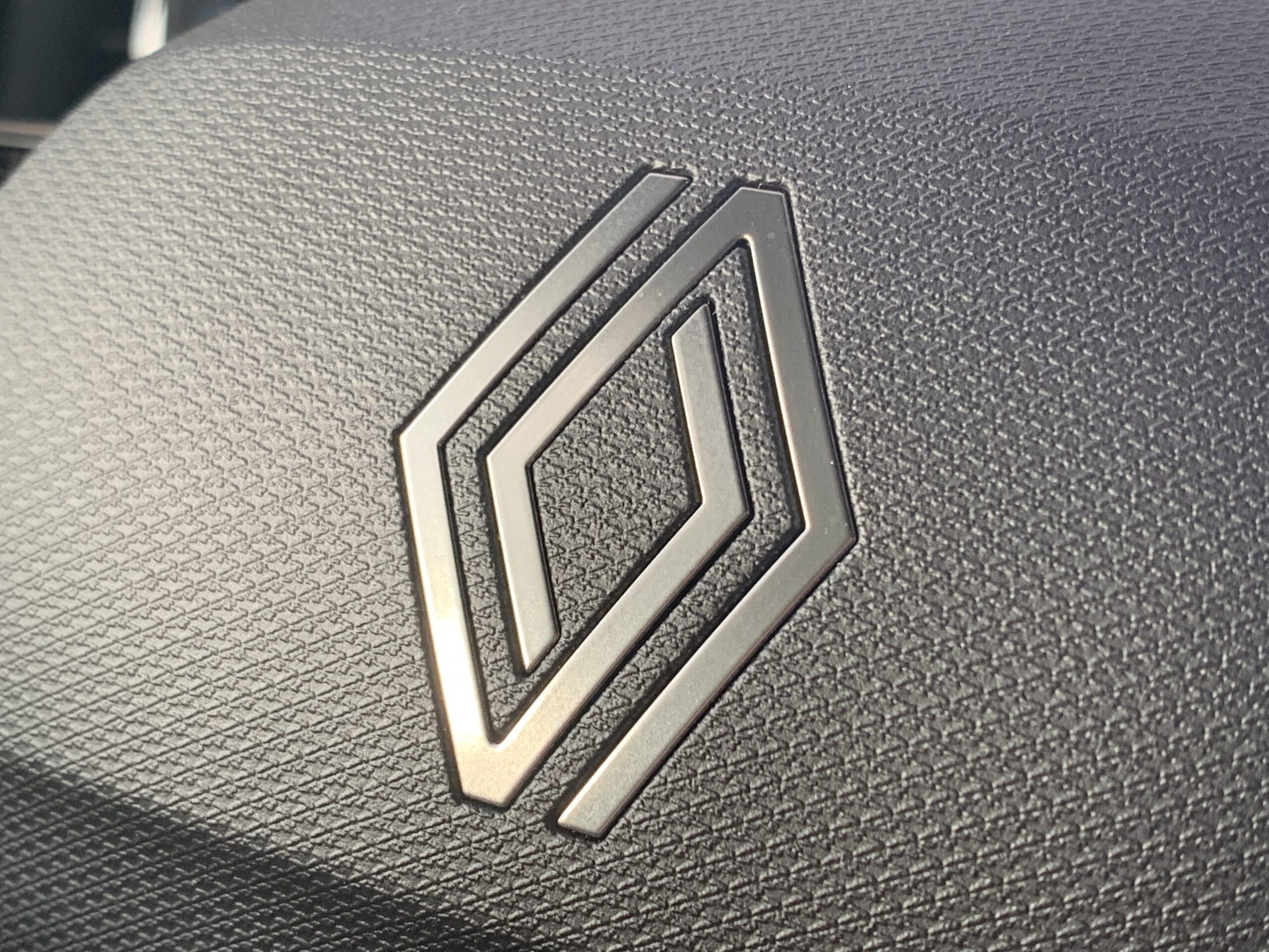 RENAULT RAFALE ESPIRIT ALPINE FULL HYBRID 200CV + PACK DRIVING & HEATING + PACK CITY PREMIUM + PACK CONFORT + RUEDA DE EMERGENCIA