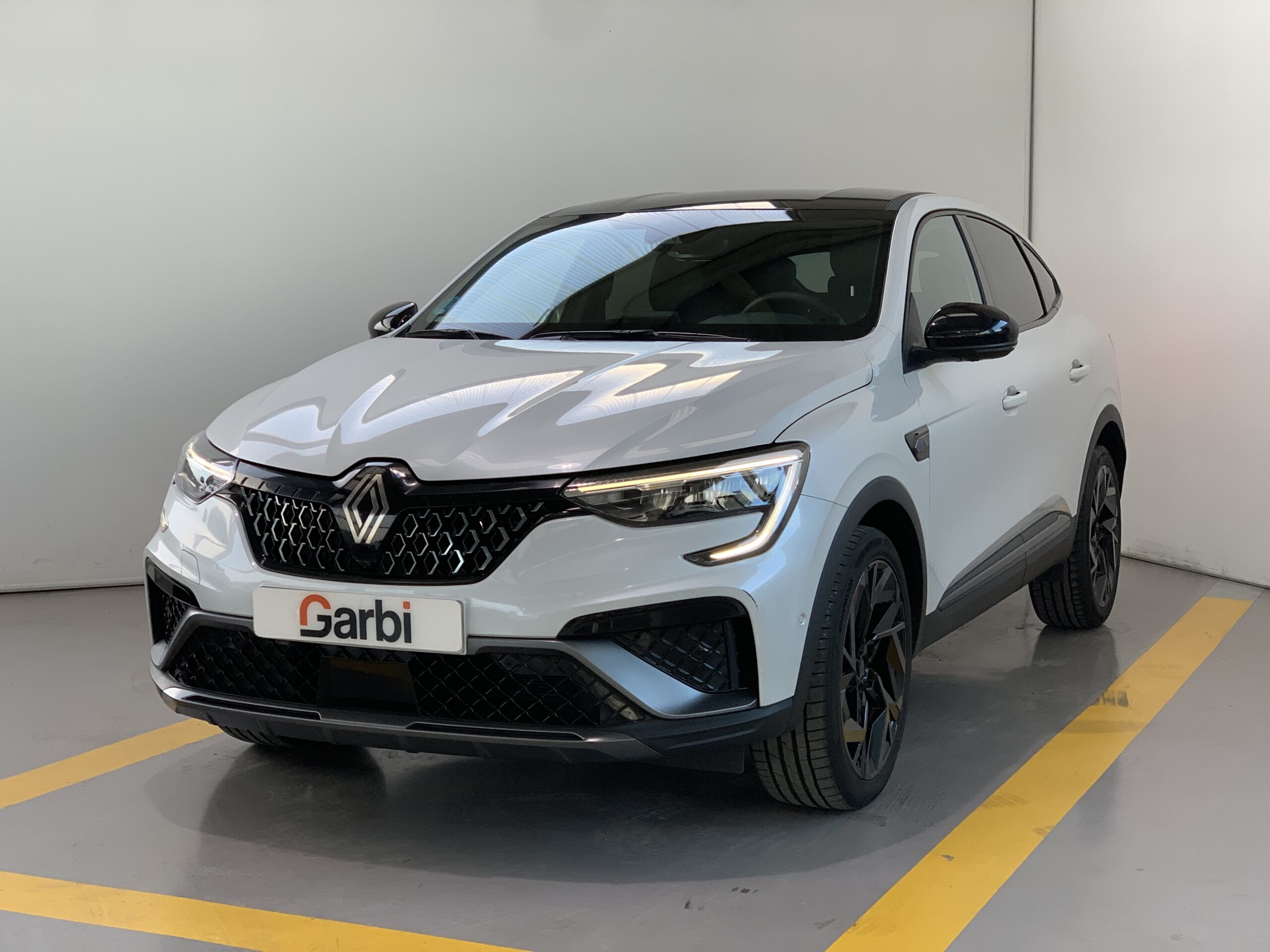 NUEVO ARKANA ESPIRIT ALPINE FULL HYBRID 145CV + TECHO DE COLOR NEGRO + PACK PARKING PLUS