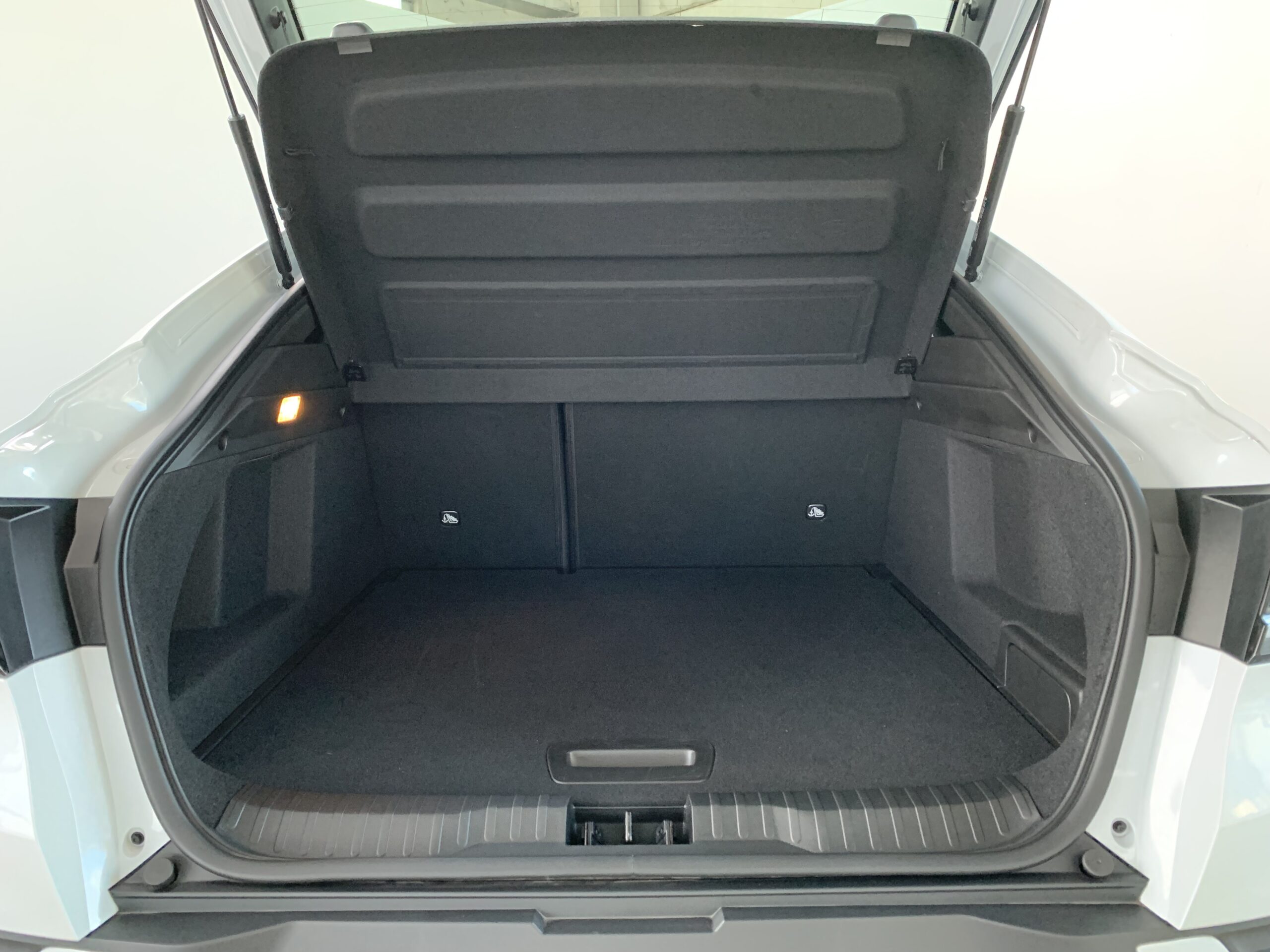 NUEVO ARKANA ESPIRIT ALPINE FULL HYBRID 145CV + TECHO DE COLOR NEGRO + PACK PARKING PLUS