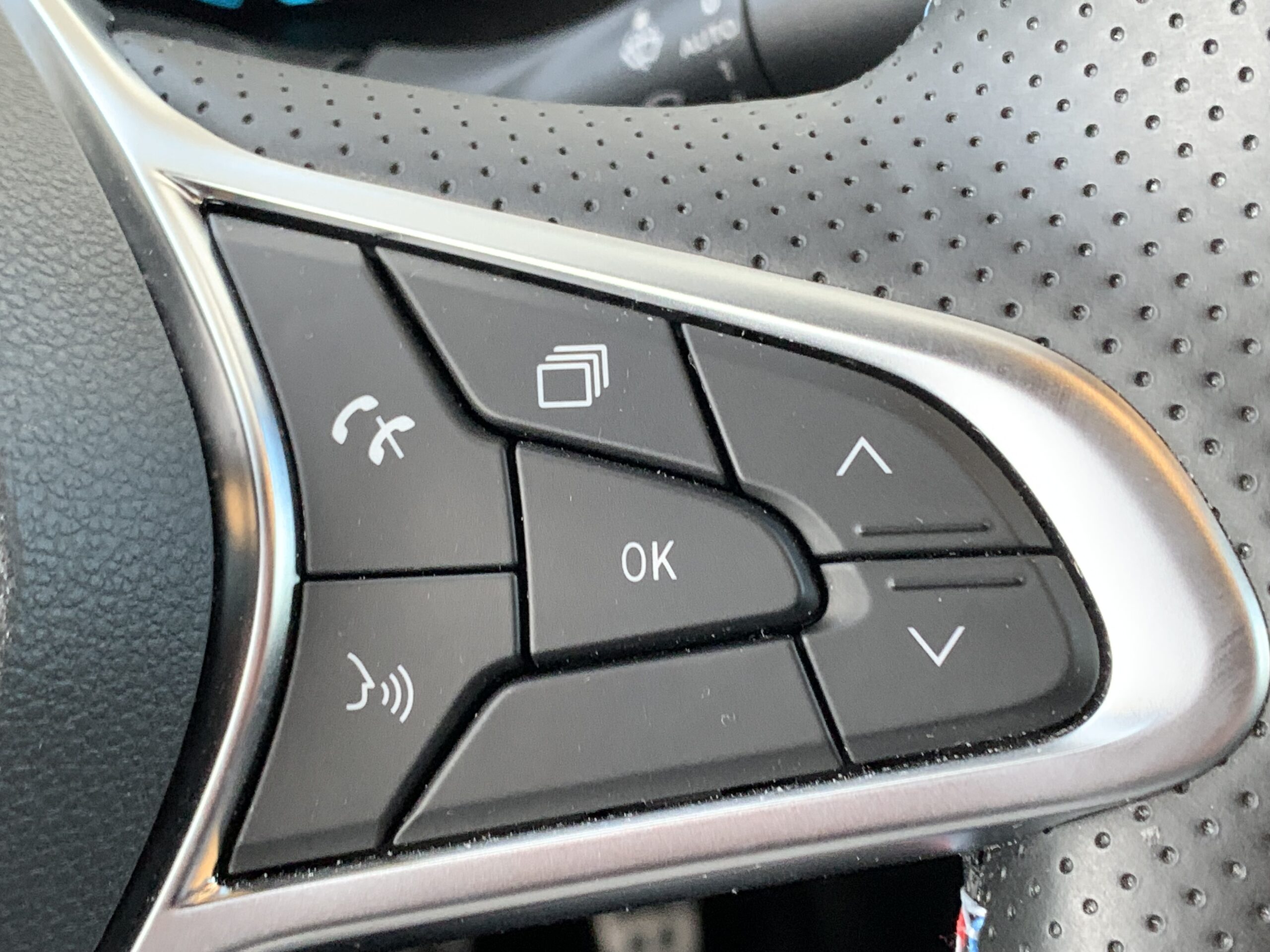 NUEVO ARKANA ESPIRIT ALPINE FULL HYBRID 145CV + TECHO DE COLOR NEGRO + PACK PARKING PLUS