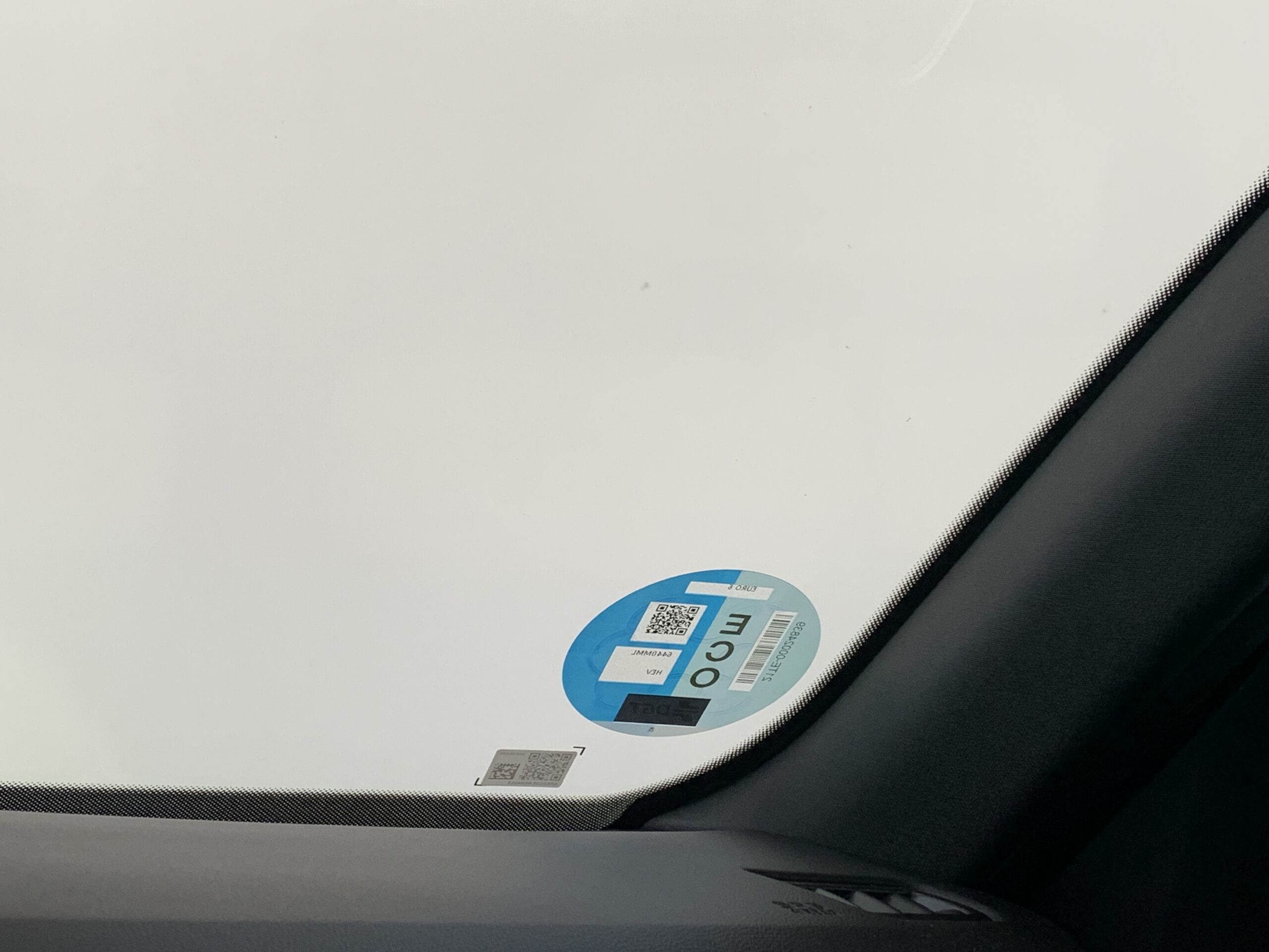 NUEVO ARKANA ESPIRIT ALPINE FULL HYBRID 145CV + TECHO DE COLOR NEGRO + PACK PARKING PLUS