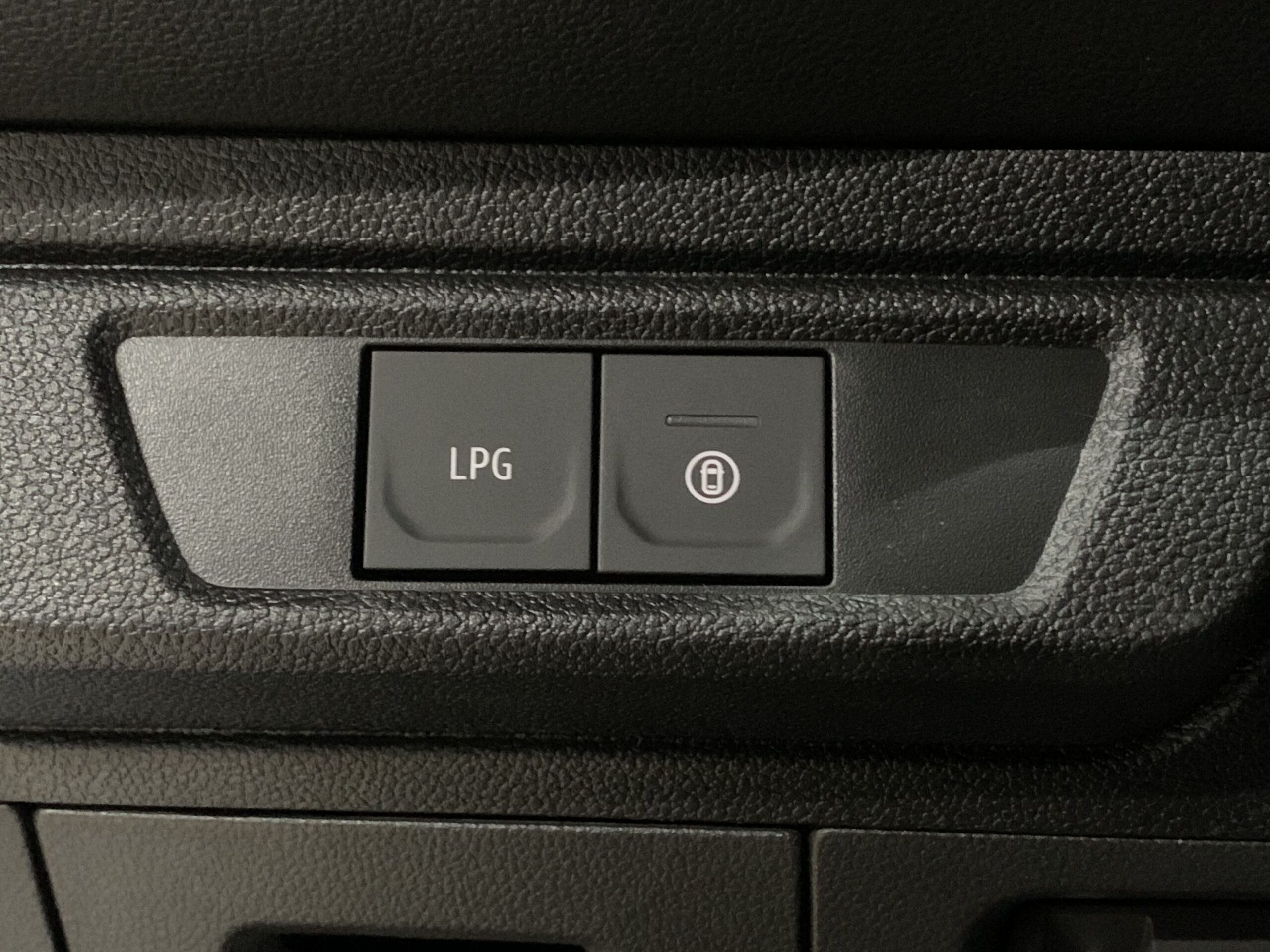 DACIA SANDERO EXPRESSION ECO-G (GLP) 100CV + PACK PARKING + CLIMATIZACION AUTOMATICA