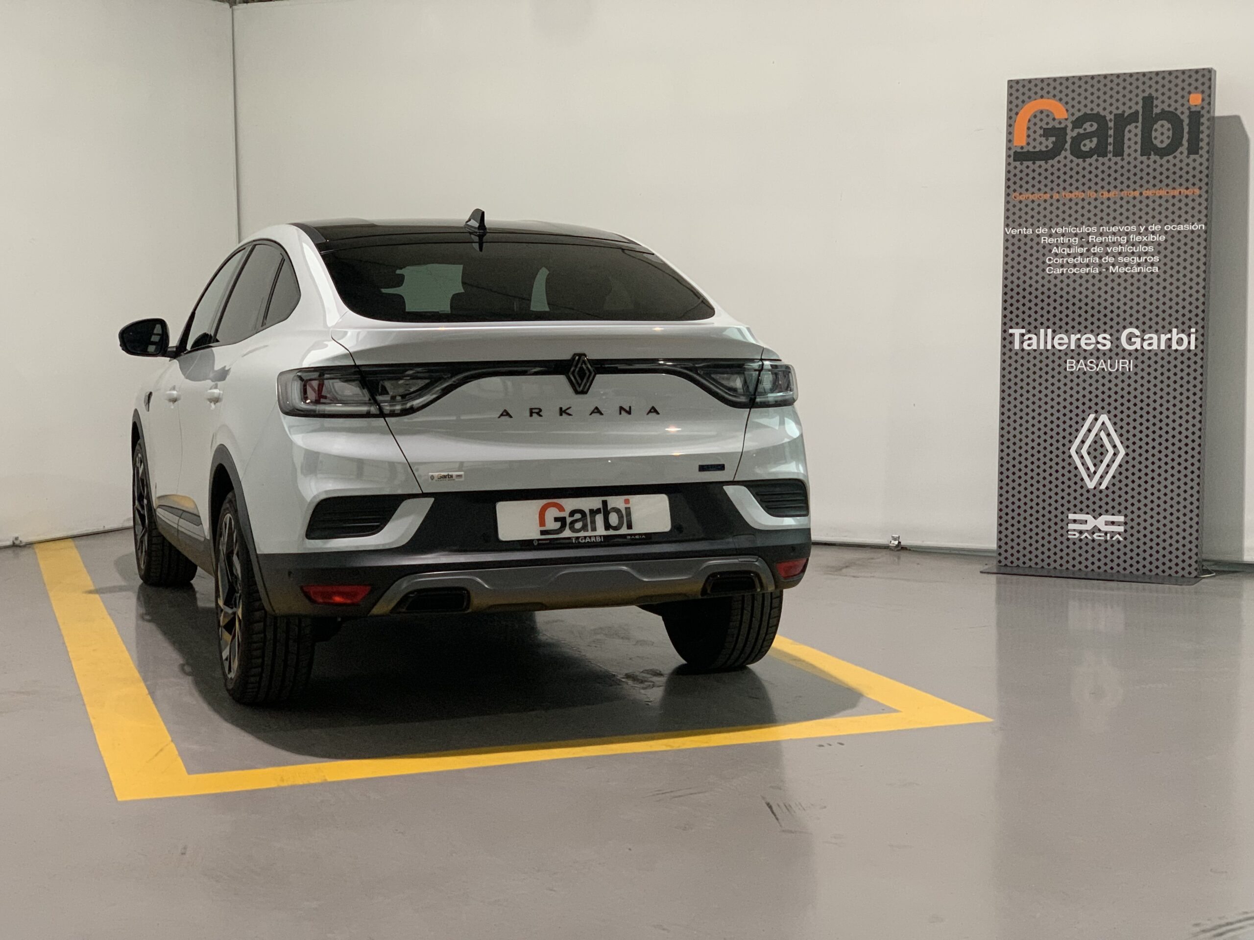 RENAULT ARKANA ESPIRIT ALPINE FULL HYBRID 145CV + TECHO DE COLOR NEGRO + PACK PARKING PLUS