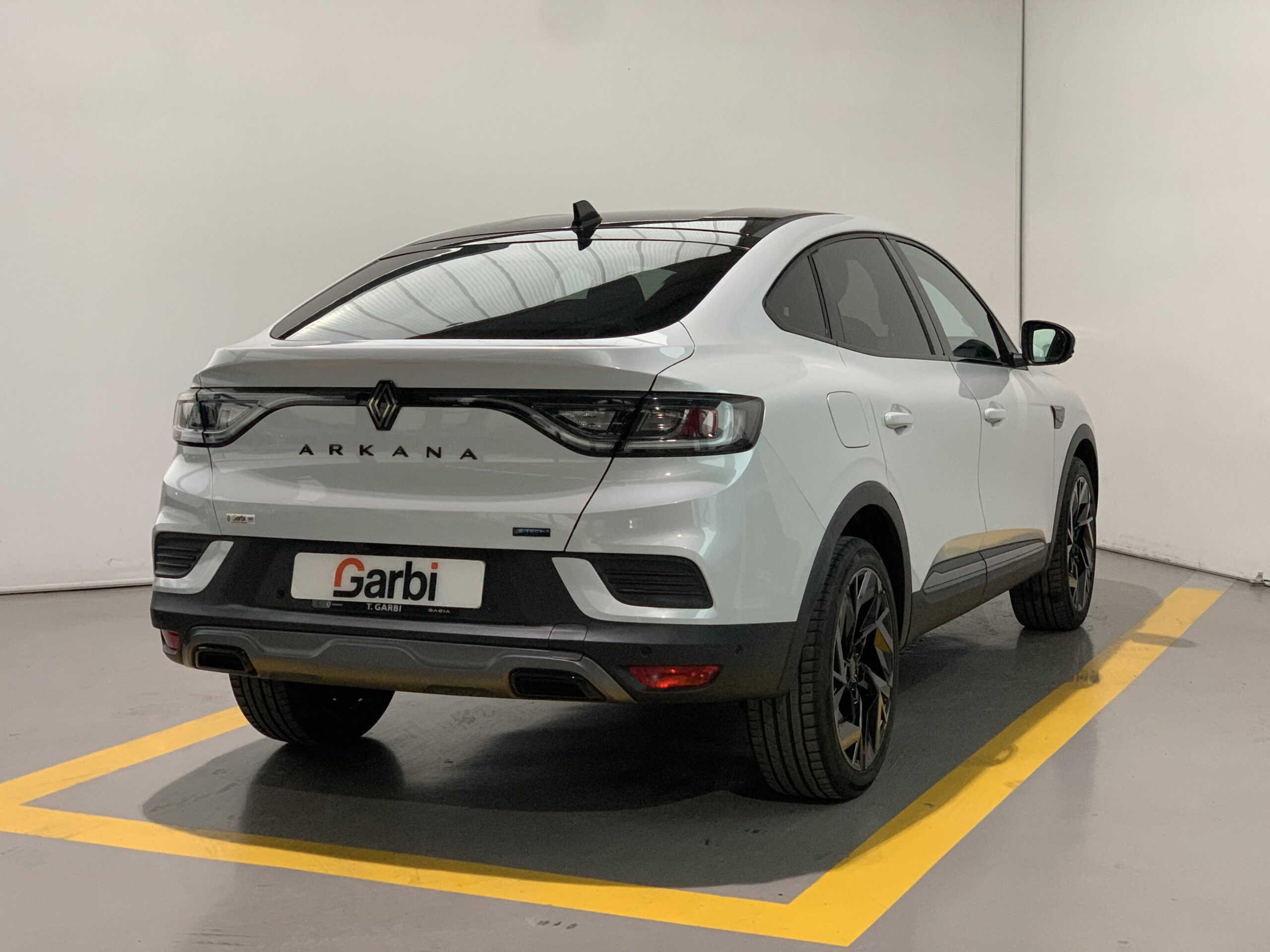 RENAULT ARKANA ESPIRIT ALPINE FULL HYBRID 145CV + TECHO DE COLOR NEGRO + PACK PARKING PLUS