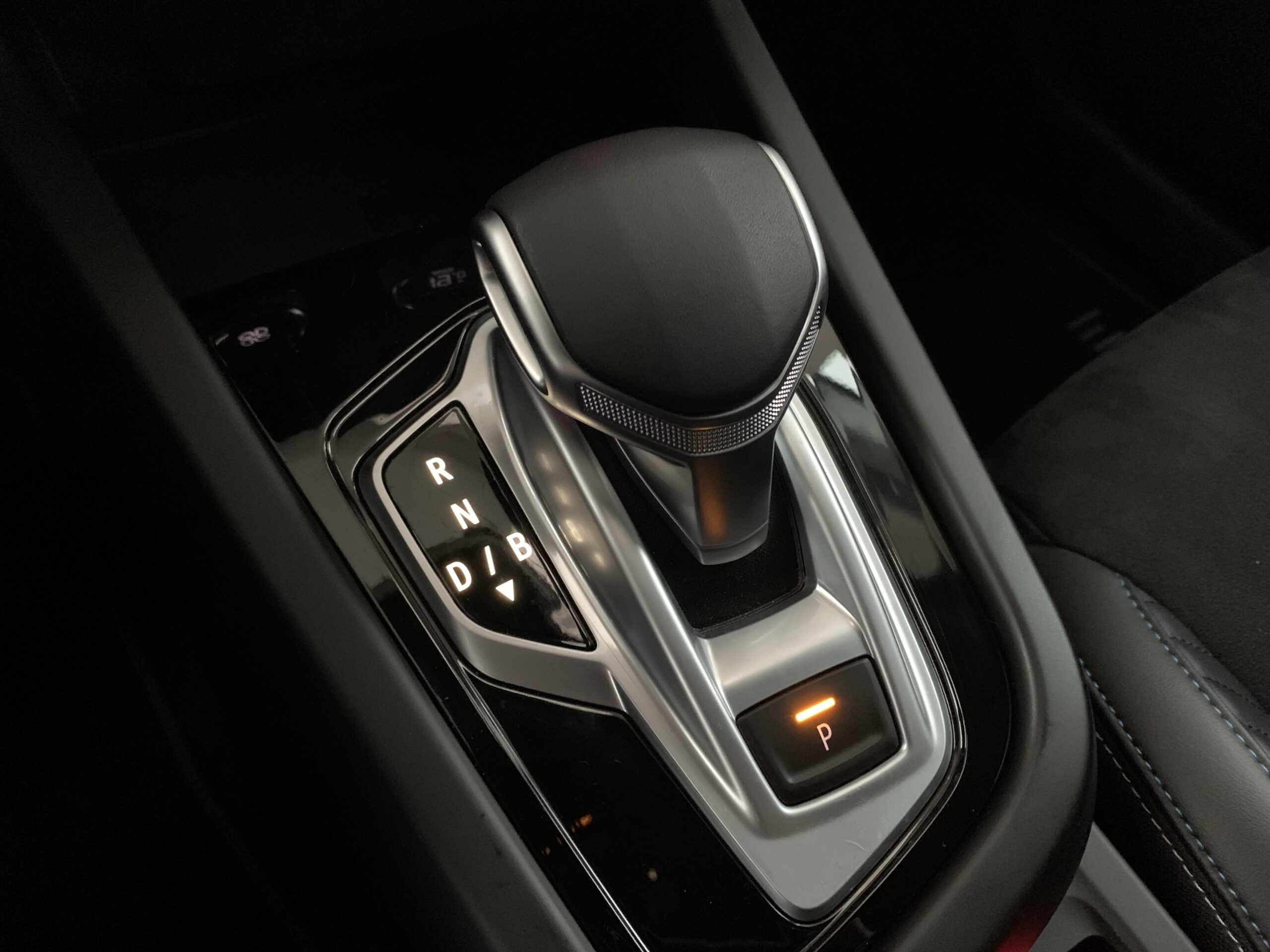 RENAULT ARKANA ESPIRIT ALPINE FULL HYBRID 145CV + TECHO DE COLOR NEGRO + PACK PARKING PLUS