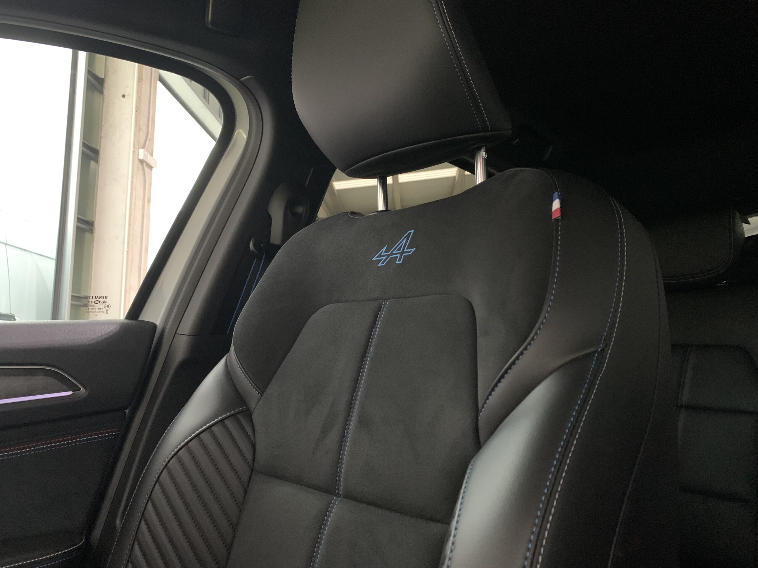 RENAULT ARKANA ESPIRIT ALPINE FULL HYBRID 145CV + TECHO DE COLOR NEGRO + PACK PARKING PLUS