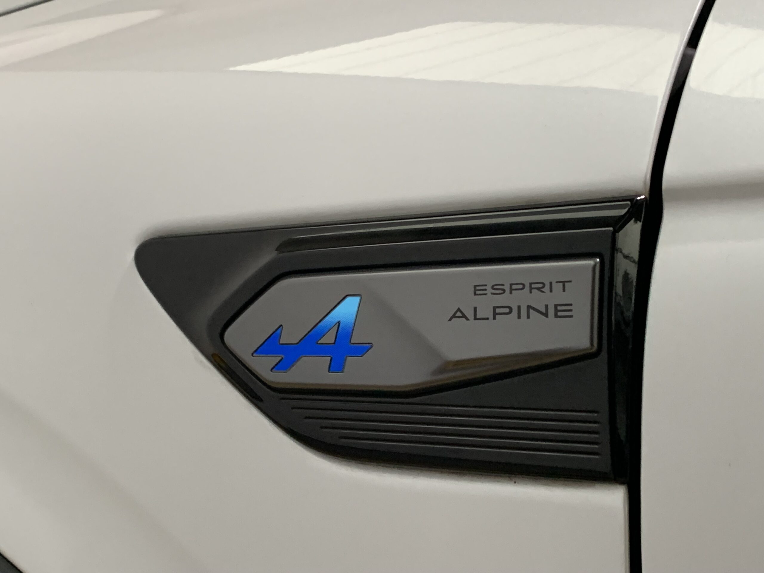 RENAULT ARKANA ESPIRIT ALPINE FULL HYBRID 145CV + TECHO DE COLOR NEGRO + PACK PARKING PLUS