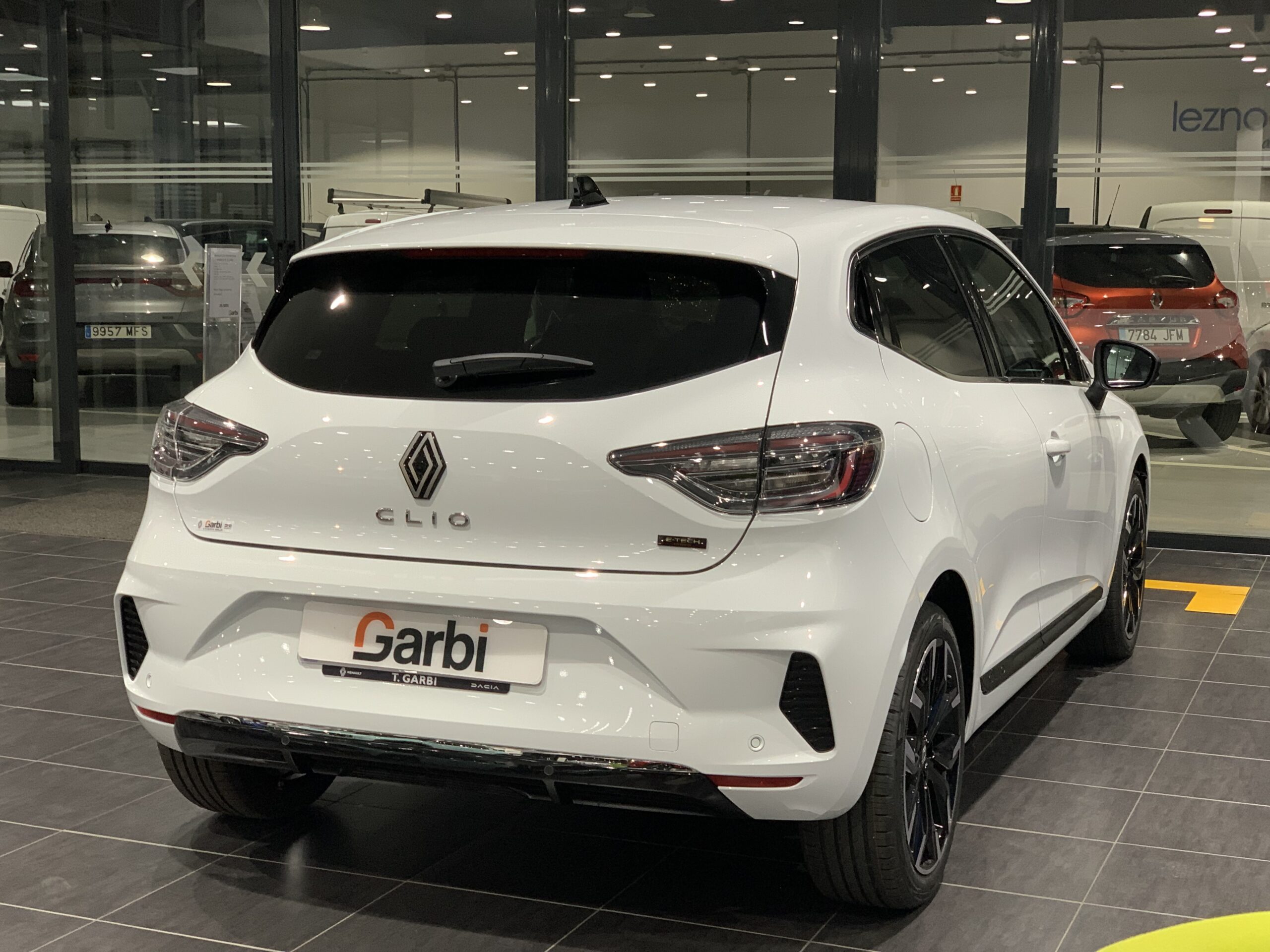 RENAULT CLIO TECHNO FULL HYBRID 145CV + PACK LOOK + RUEDA DE EMERGENCIA