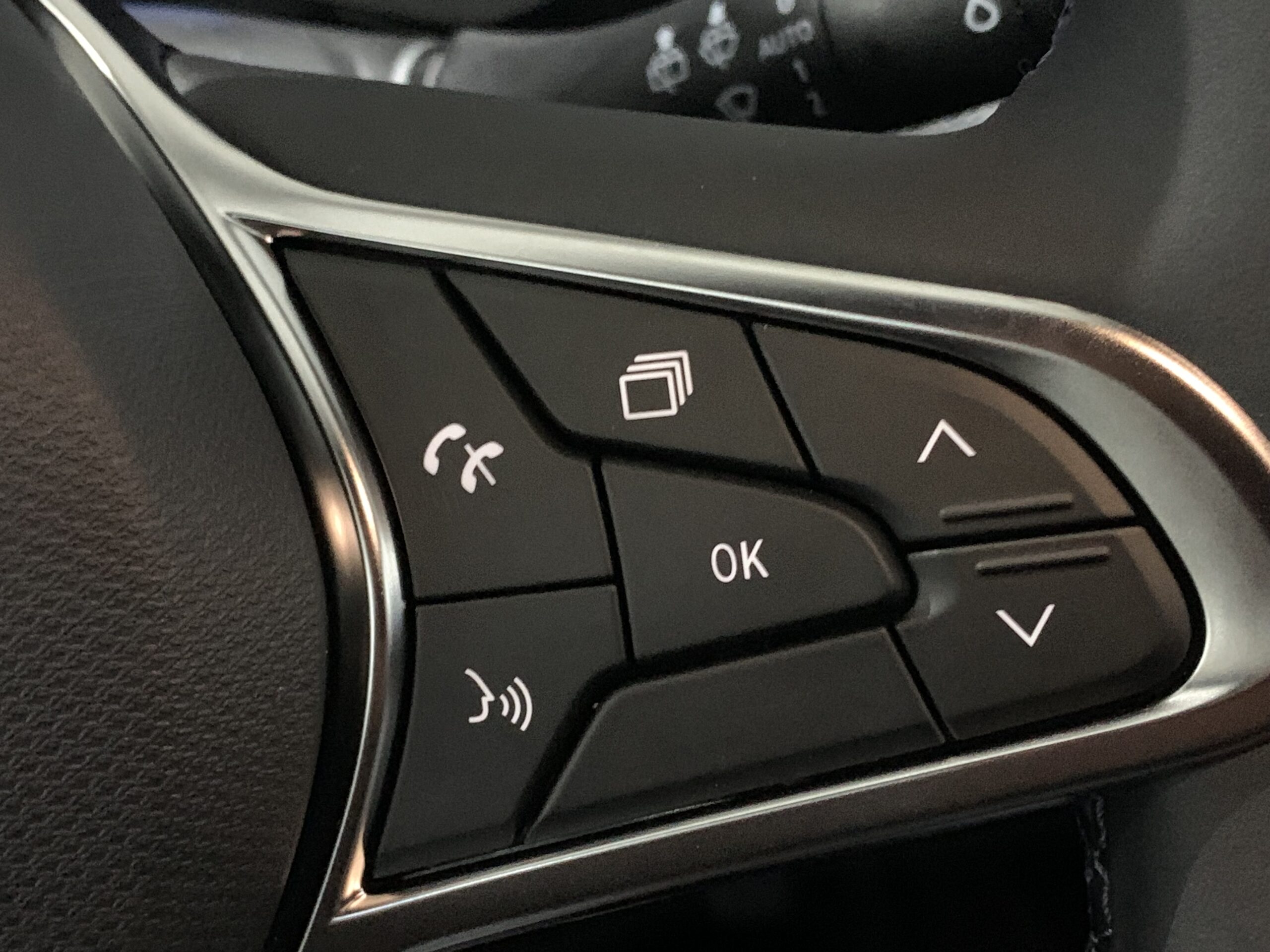 RENAULT CLIO TECHNO FULL HYBRID 145CV + PACK LOOK + RUEDA DE EMERGENCIA