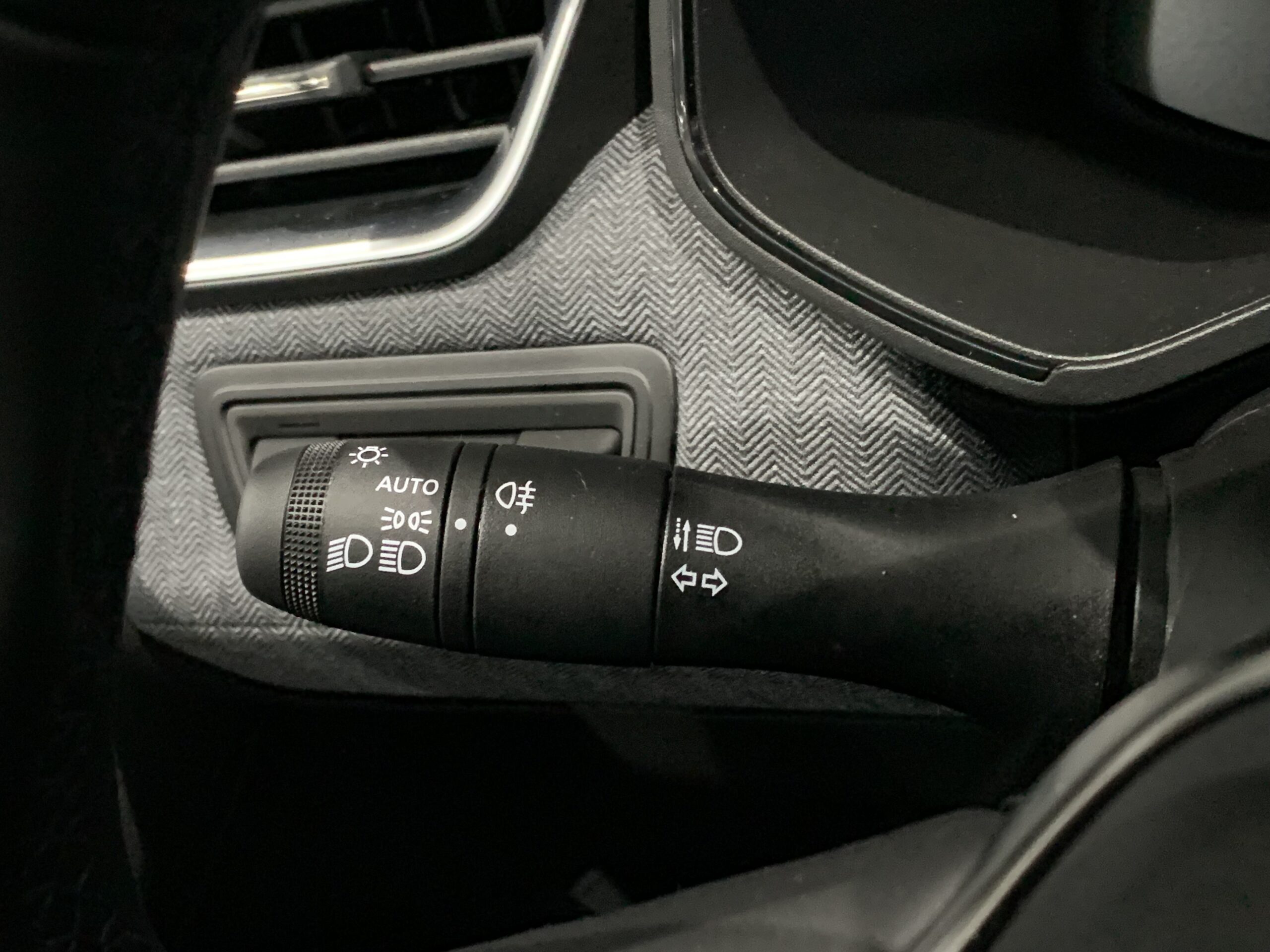 RENAULT CLIO TECHNO FULL HYBRID 145CV + PACK LOOK + RUEDA DE EMERGENCIA