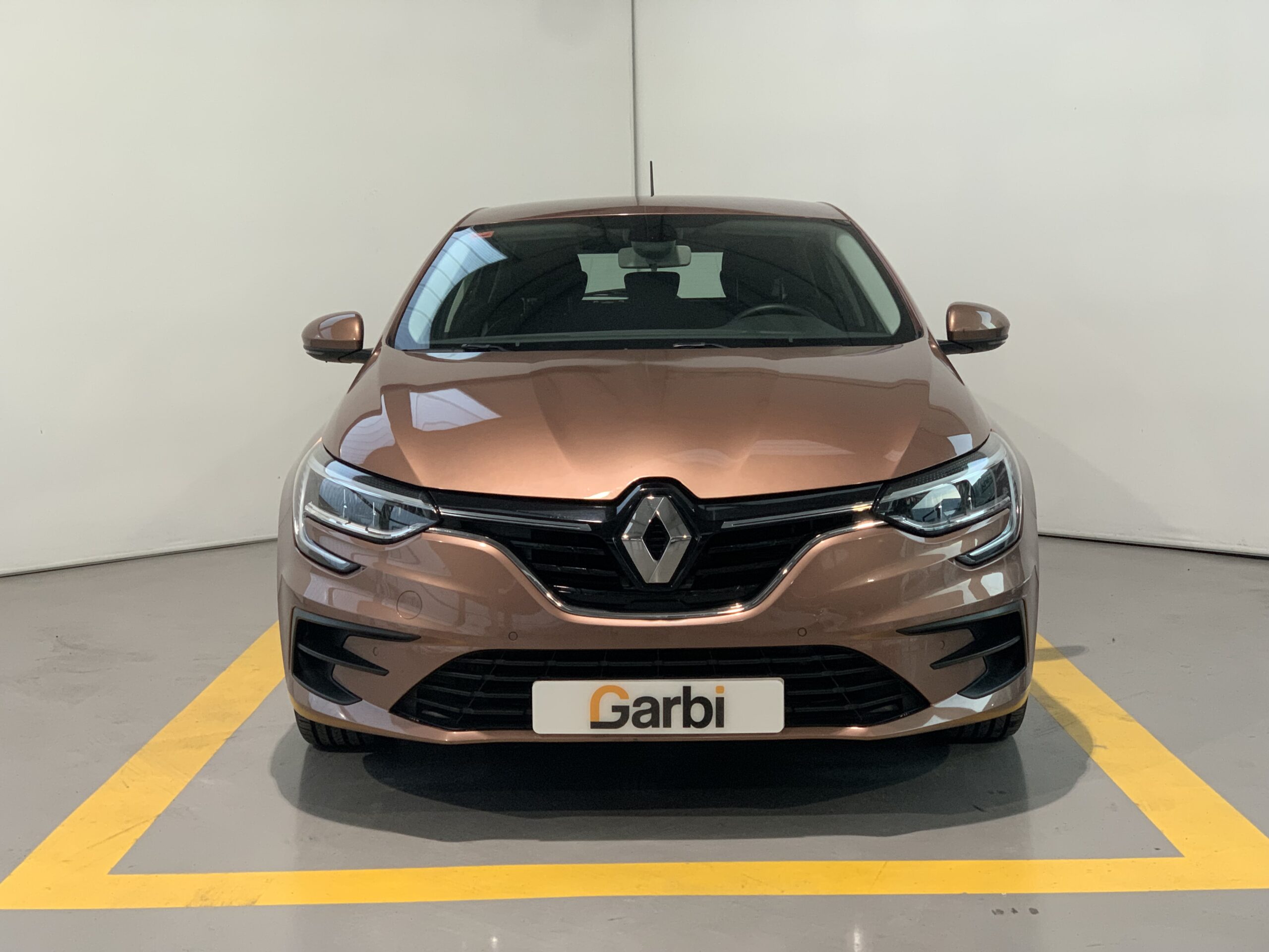 RENAULT MEGANE INTENS BLUE DCI 115CV + PACK NAVEGACION + SENSORES DE APARCAMIENTO DELANTEROS & TRASEROS