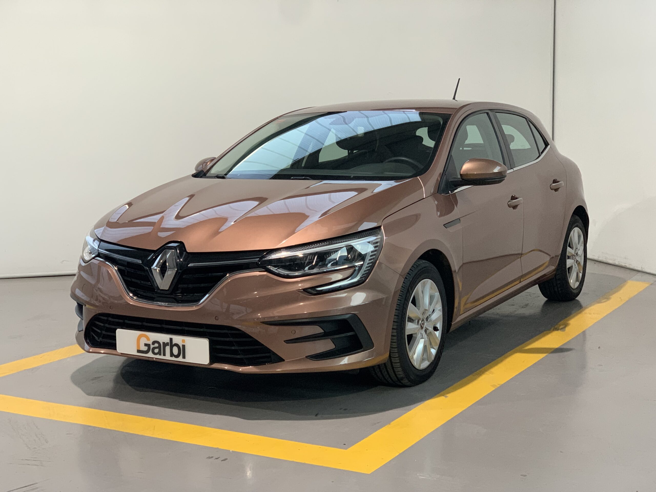 RENAULT MEGANE INTENS BLUE DCI 115CV + PACK NAVEGACION + SENSORES DE APARCAMIENTO DELANTEROS & TRASEROS