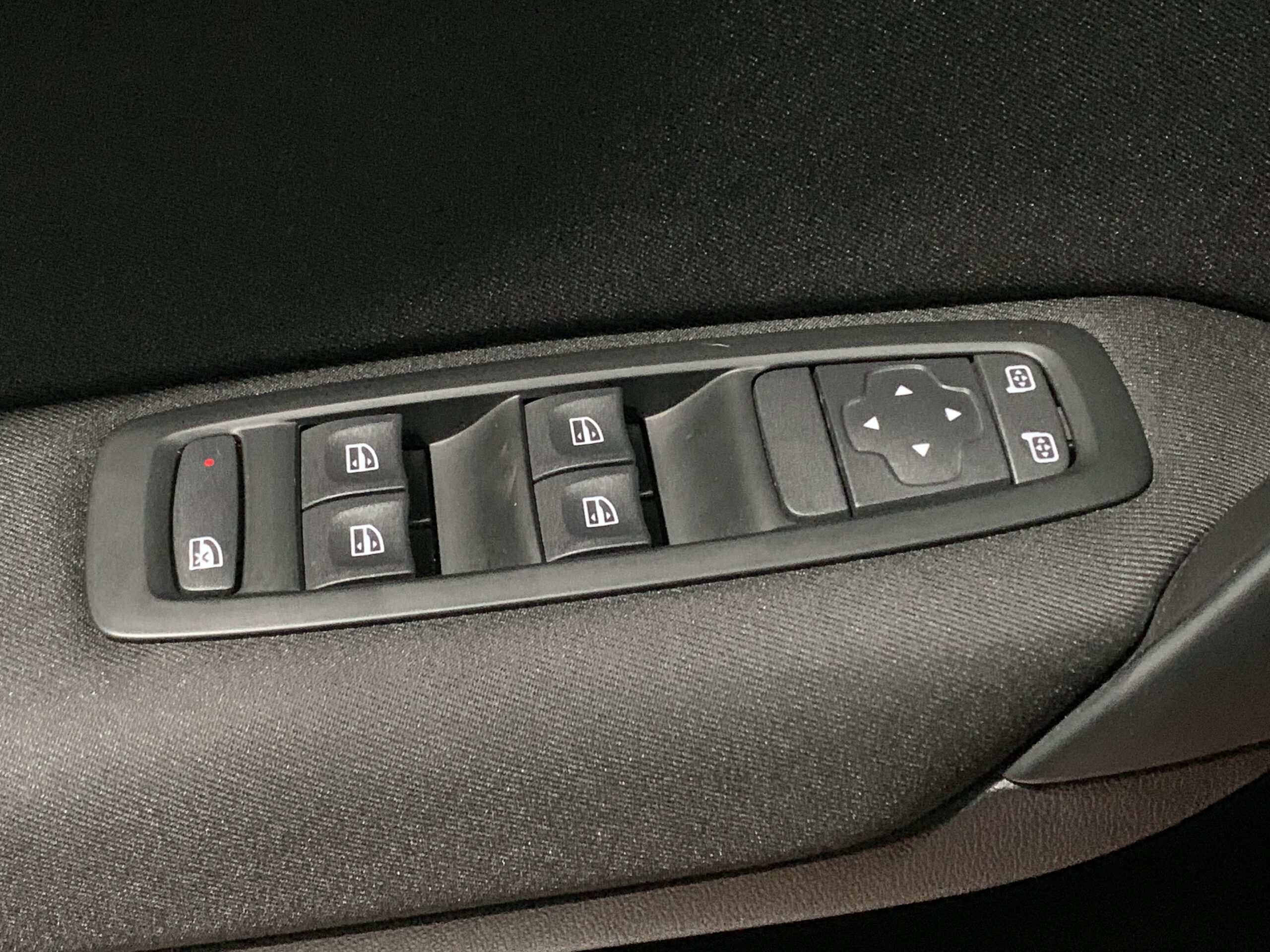 RENAULT MEGANE INTENS BLUE DCI 115CV + PACK NAVEGACION + SENSORES DE APARCAMIENTO DELANTEROS & TRASEROS