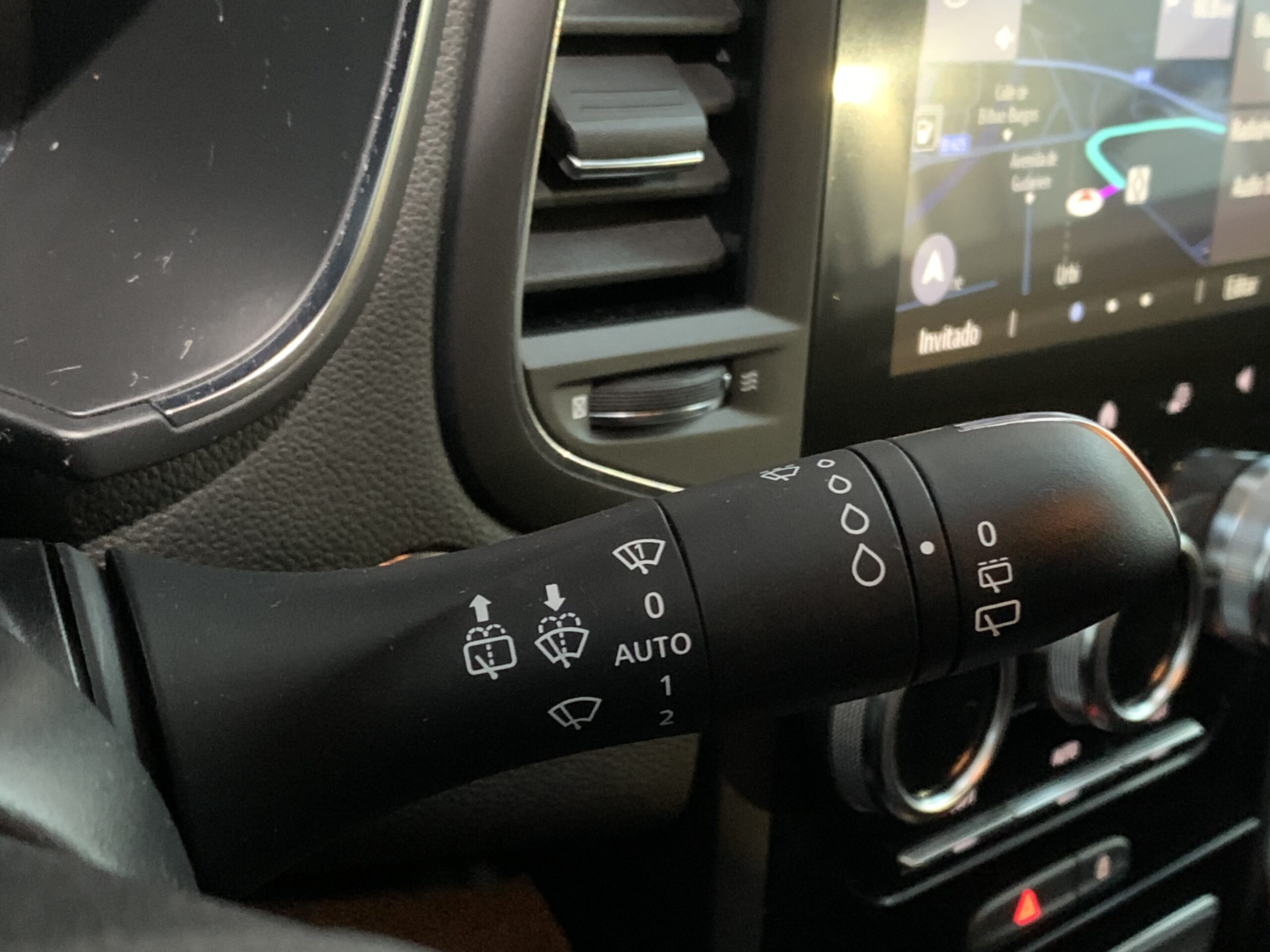 RENAULT MEGANE INTENS BLUE DCI 115CV + PACK NAVEGACION + SENSORES DE APARCAMIENTO DELANTEROS & TRASEROS