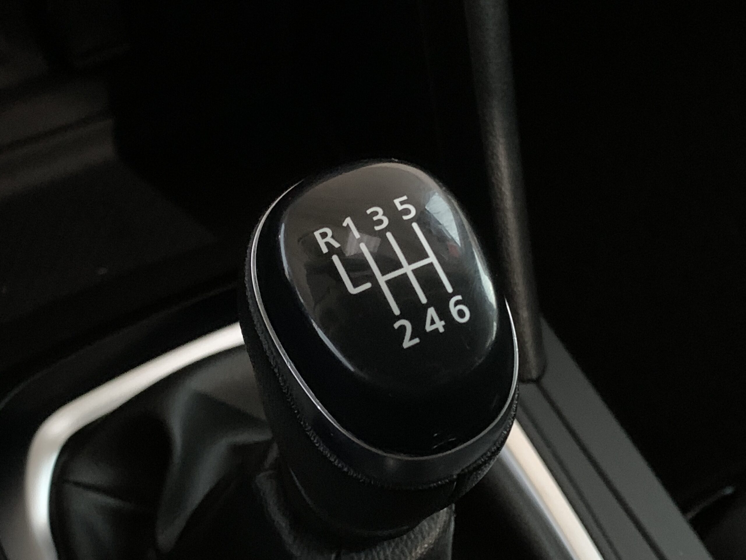 RENAULT MEGANE INTENS BLUE DCI 115CV + PACK NAVEGACION + SENSORES DE APARCAMIENTO DELANTEROS & TRASEROS