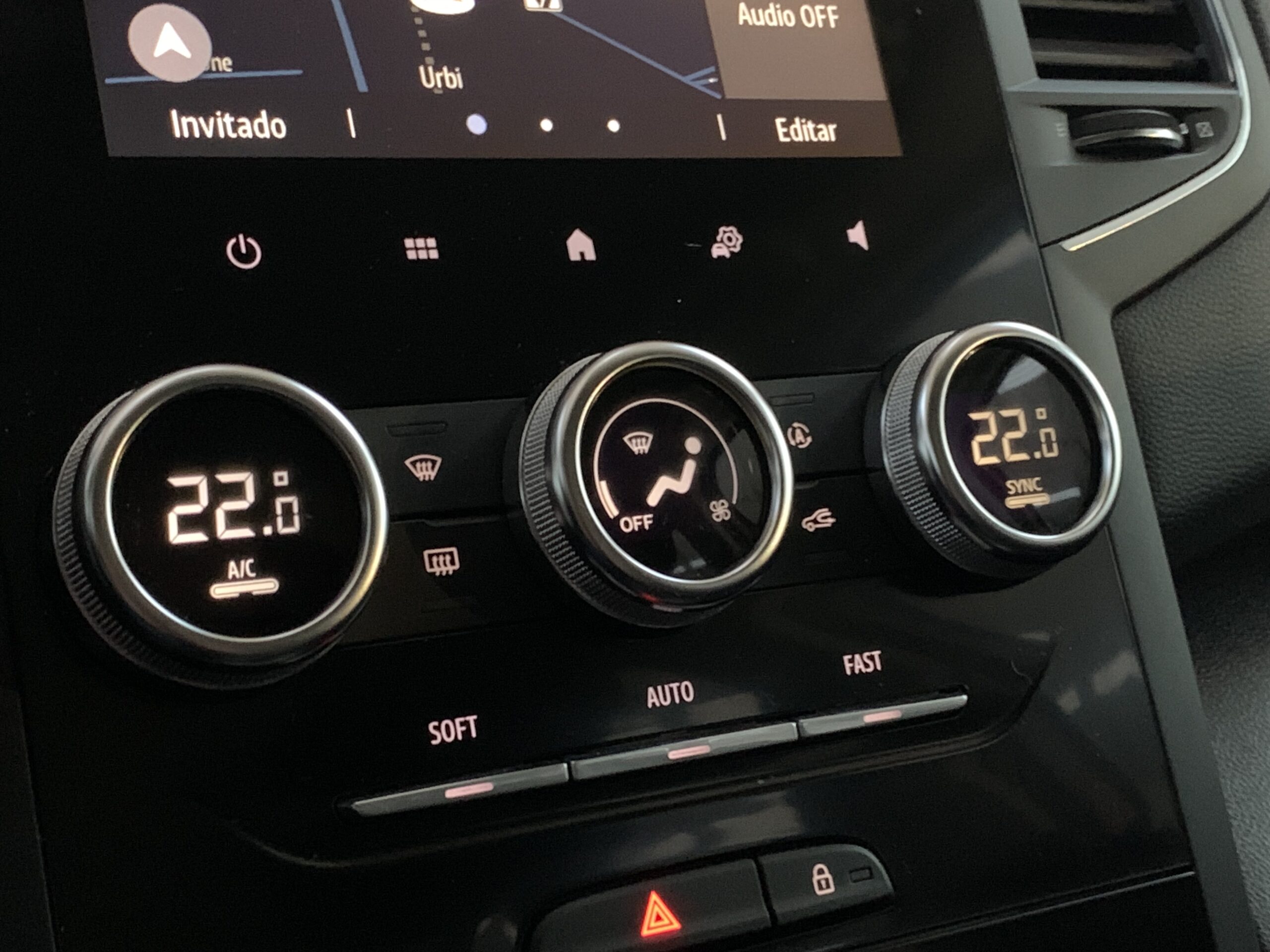 RENAULT MEGANE INTENS BLUE DCI 115CV + PACK NAVEGACION + SENSORES DE APARCAMIENTO DELANTEROS & TRASEROS