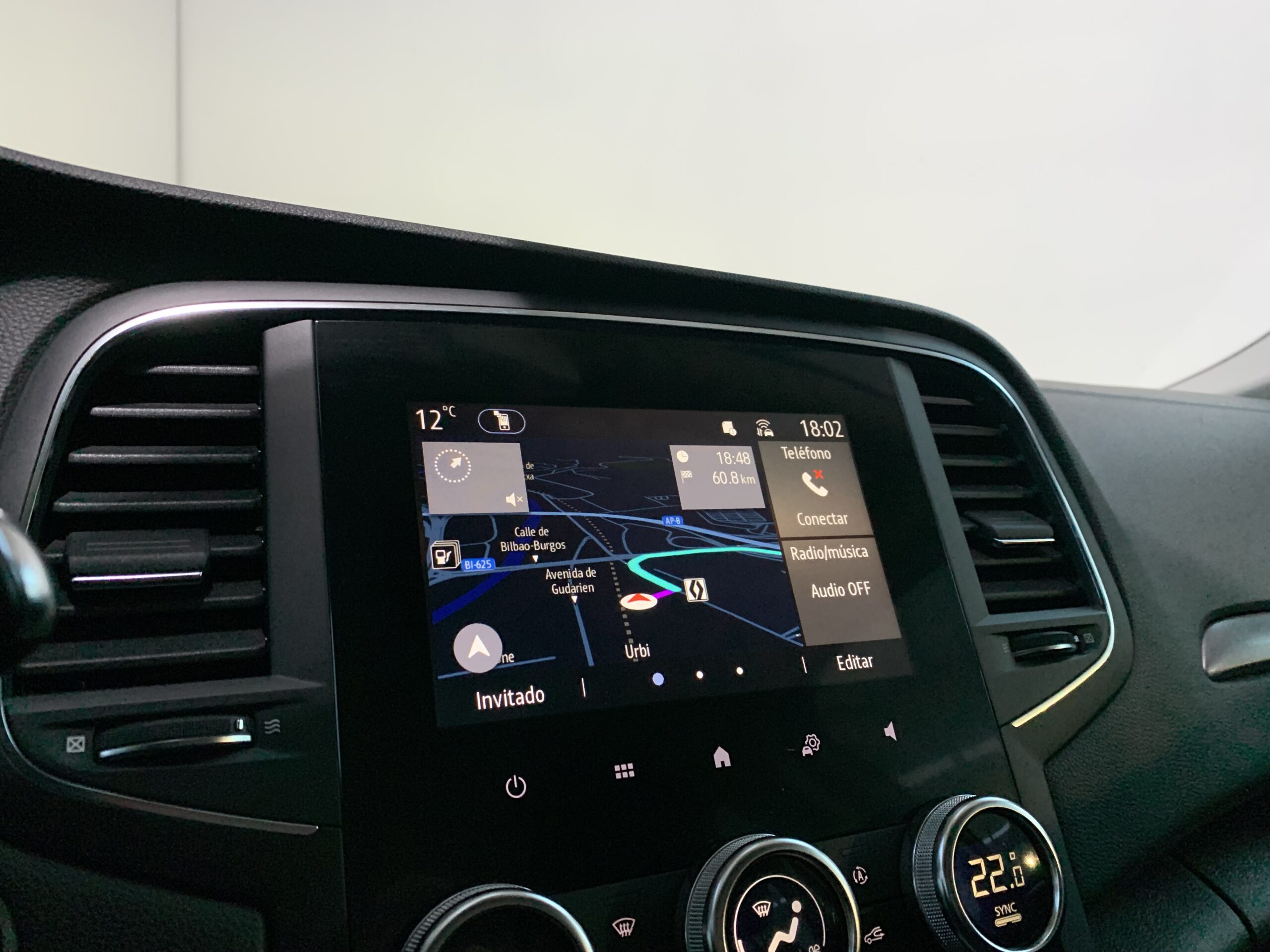 RENAULT MEGANE INTENS BLUE DCI 115CV + PACK NAVEGACION + SENSORES DE APARCAMIENTO DELANTEROS & TRASEROS