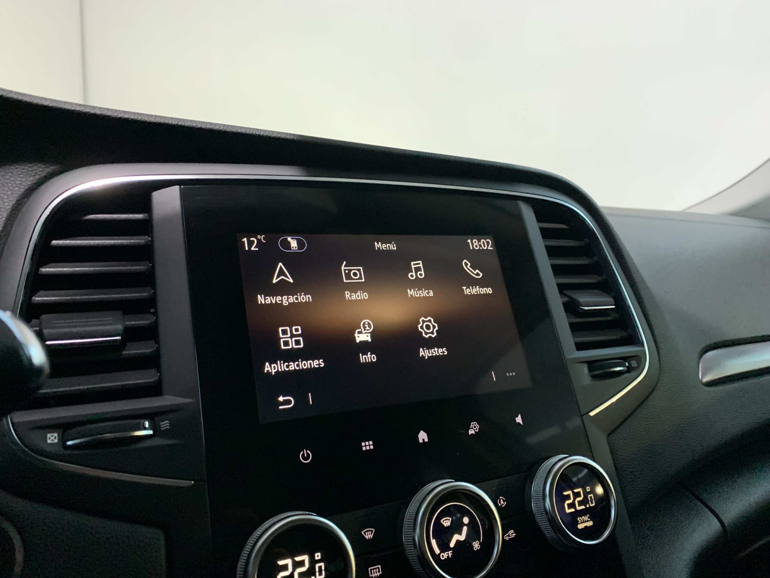 RENAULT MEGANE INTENS BLUE DCI 115CV + PACK NAVEGACION + SENSORES DE APARCAMIENTO DELANTEROS & TRASEROS