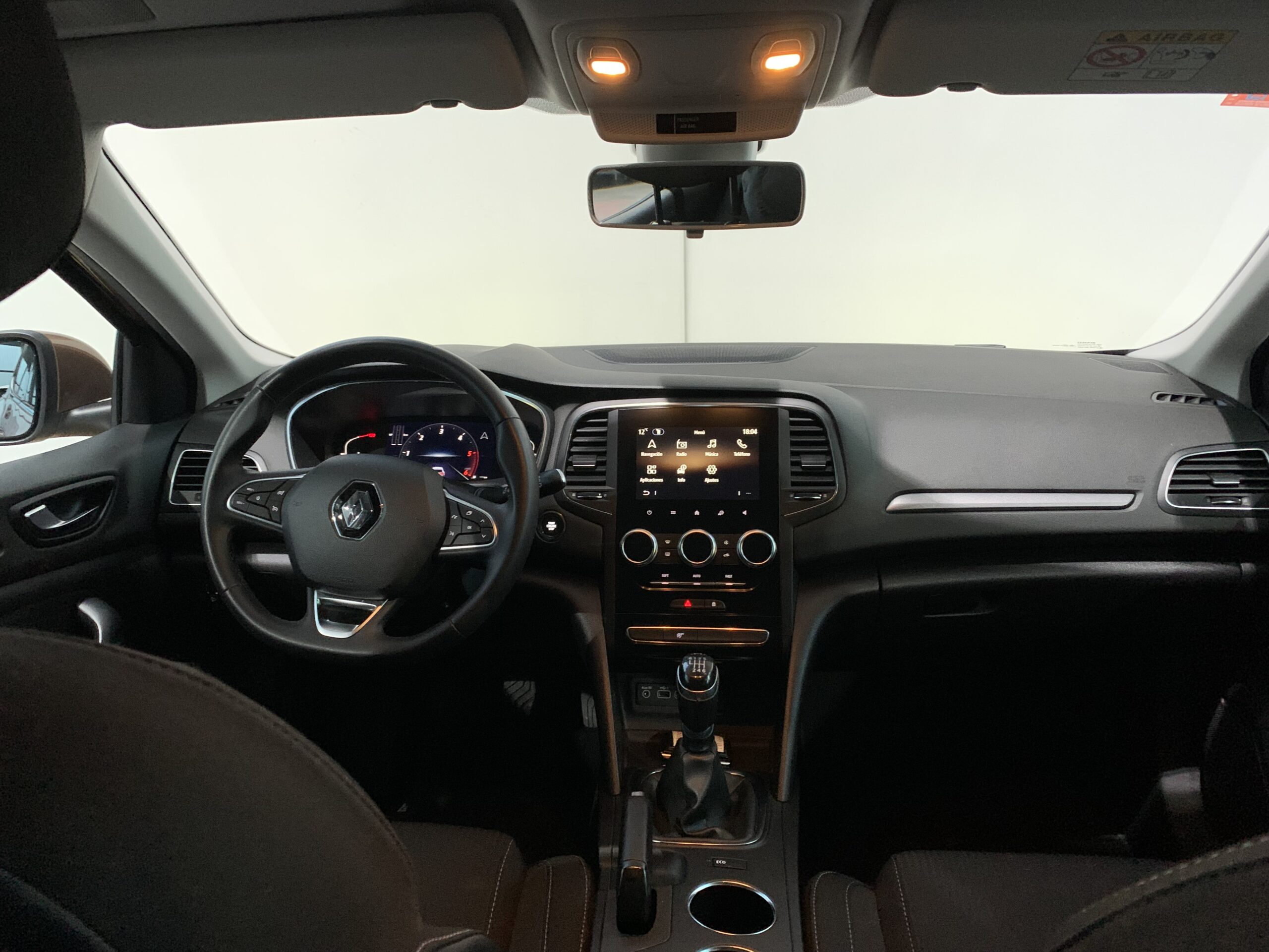 RENAULT MEGANE INTENS BLUE DCI 115CV + PACK NAVEGACION + SENSORES DE APARCAMIENTO DELANTEROS & TRASEROS