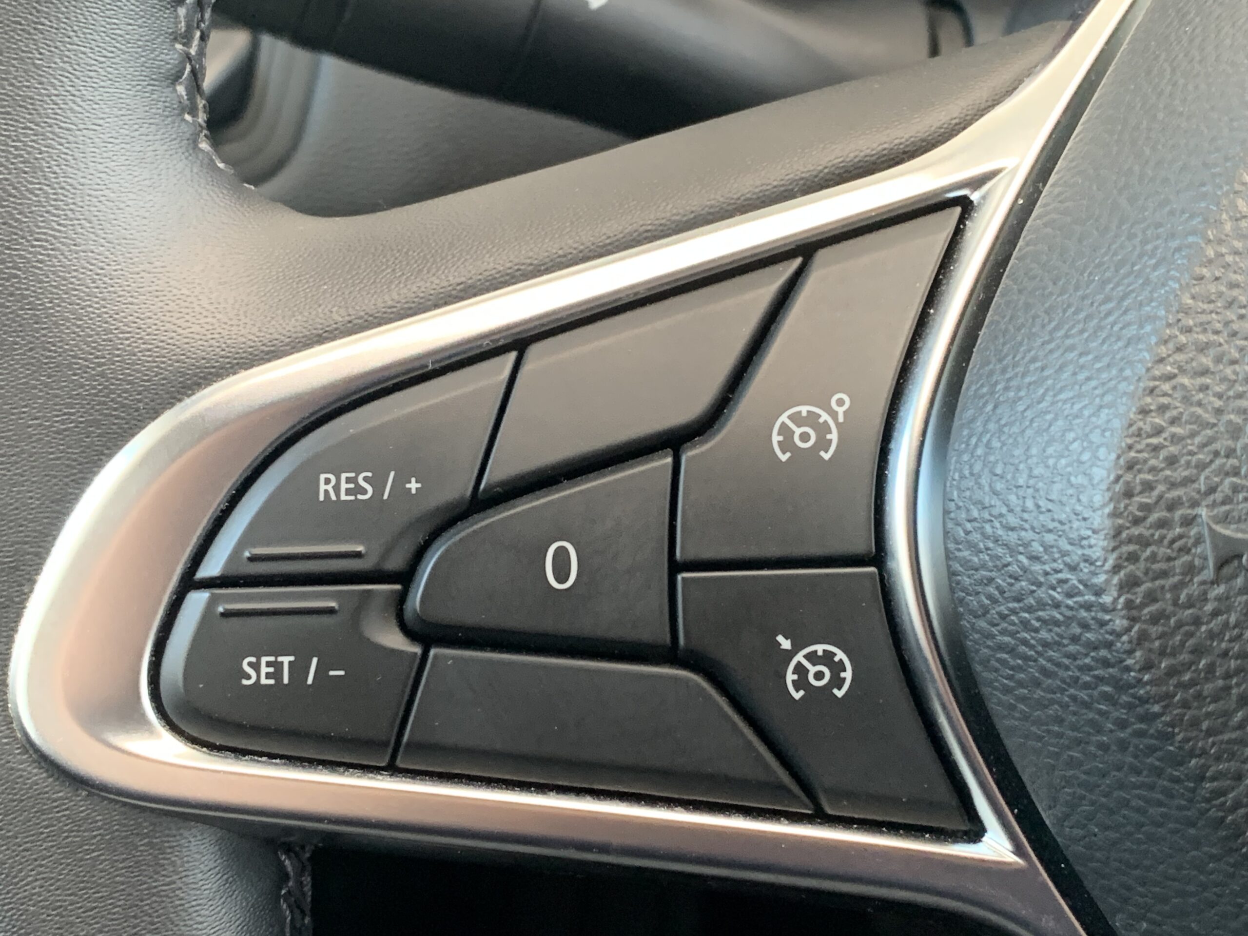 RENAULT CAPTUR TECHNO TCE 90CV + RUEDA DE REPUESTO + BARRAS DE TECHO LONGITUDINALES + CARGADOR POR INDUCCION + PACK FULL SCREEN + PACK CITY PREMIUM