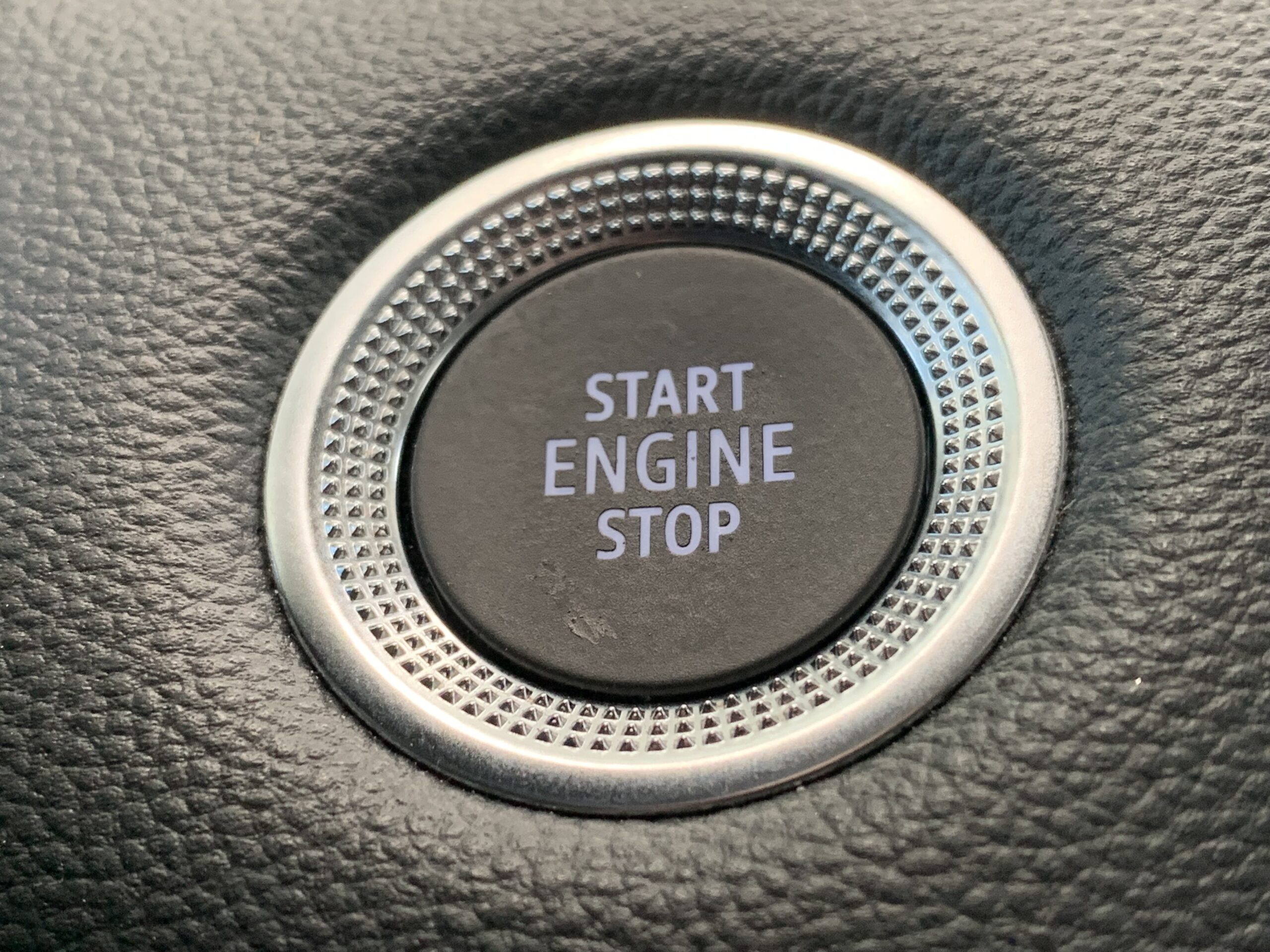 RENAULT CAPTUR TECHNO TCE 90CV + RUEDA DE REPUESTO + BARRAS DE TECHO LONGITUDINALES + CARGADOR POR INDUCCION + PACK FULL SCREEN + PACK CITY PREMIUM