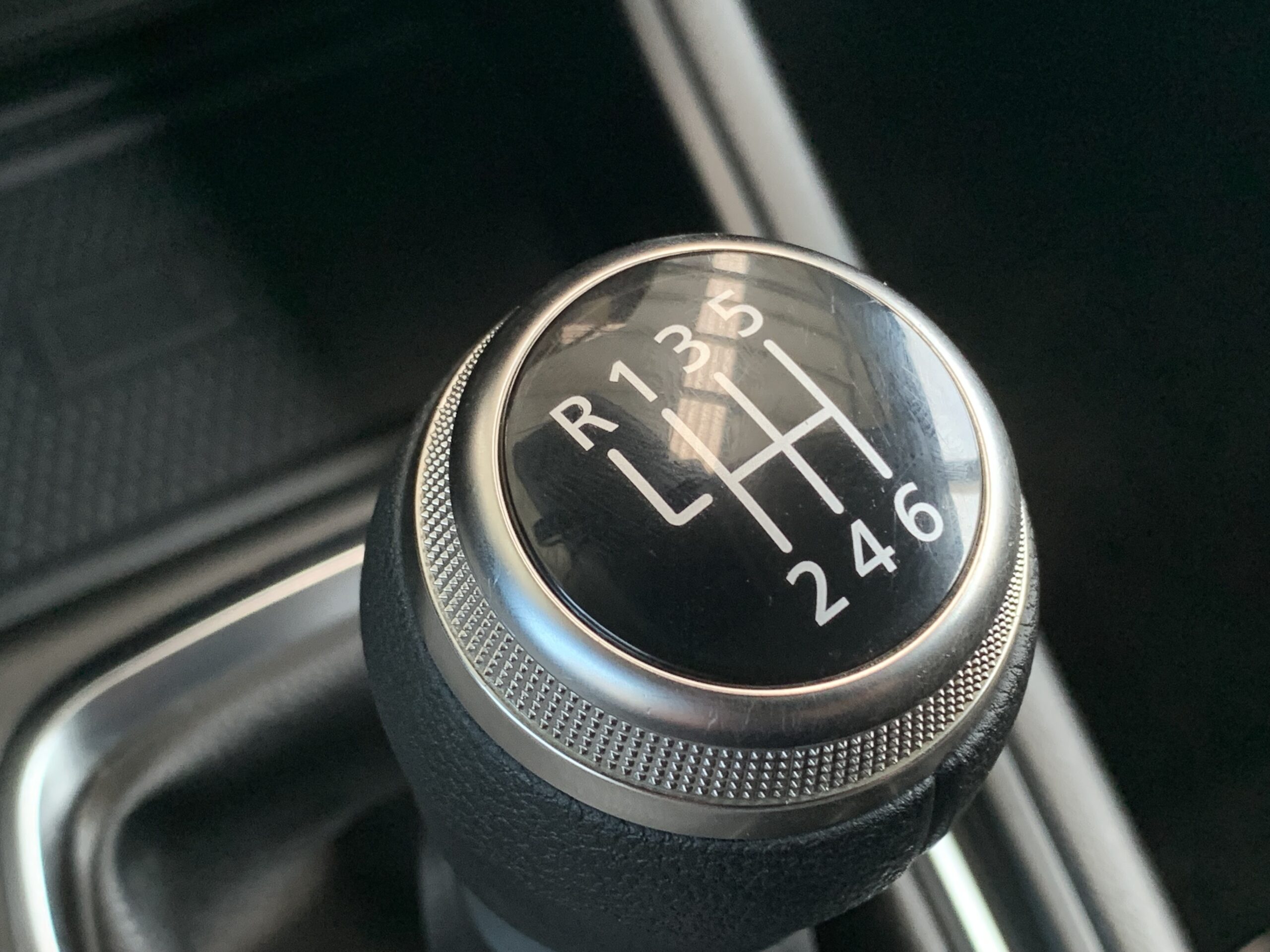 RENAULT CAPTUR TECHNO TCE 90CV + RUEDA DE REPUESTO + BARRAS DE TECHO LONGITUDINALES + CARGADOR POR INDUCCION + PACK FULL SCREEN + PACK CITY PREMIUM