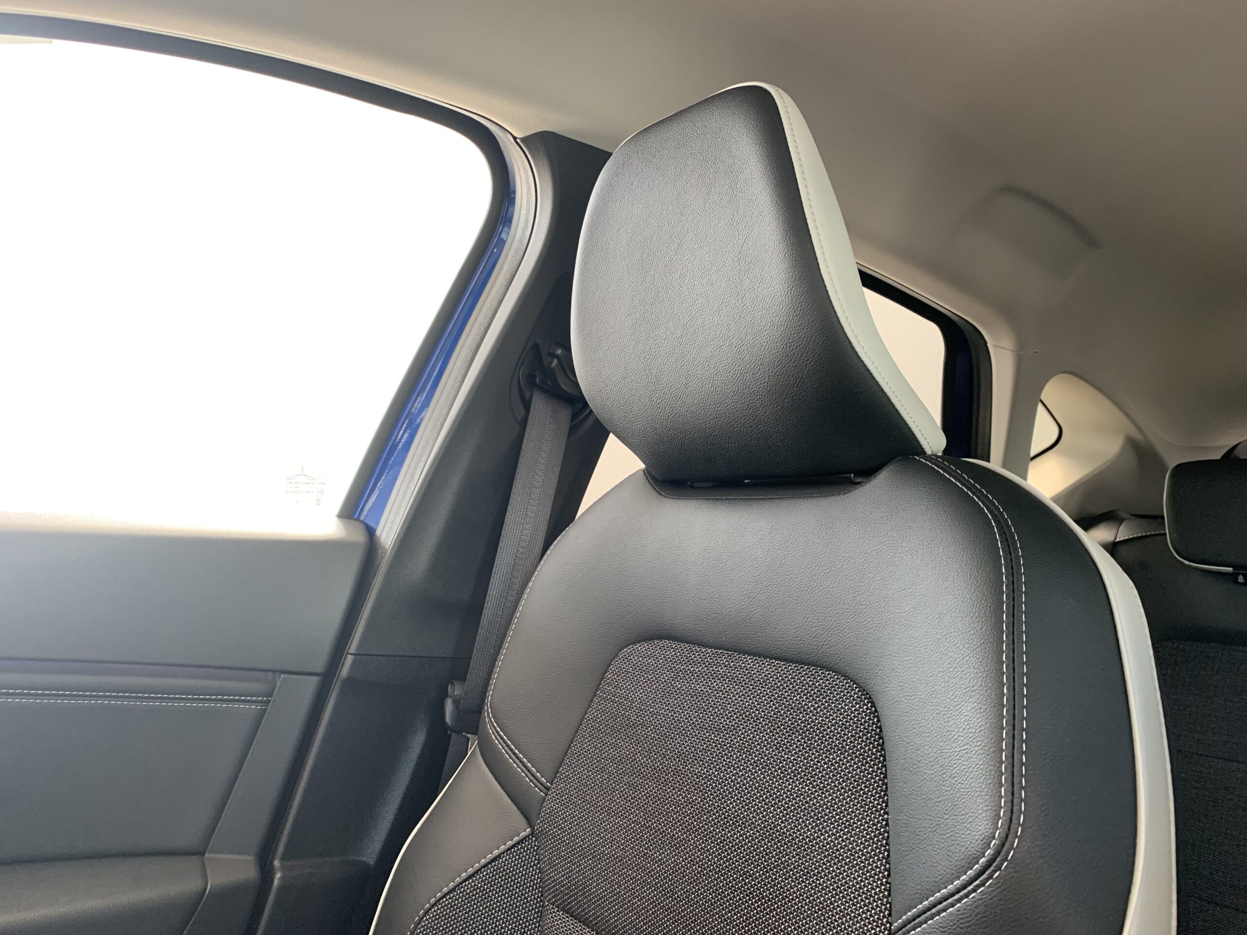 RENAULT CAPTUR TECHNO TCE 90CV + RUEDA DE REPUESTO + BARRAS DE TECHO LONGITUDINALES + CARGADOR POR INDUCCION + PACK FULL SCREEN + PACK CITY PREMIUM