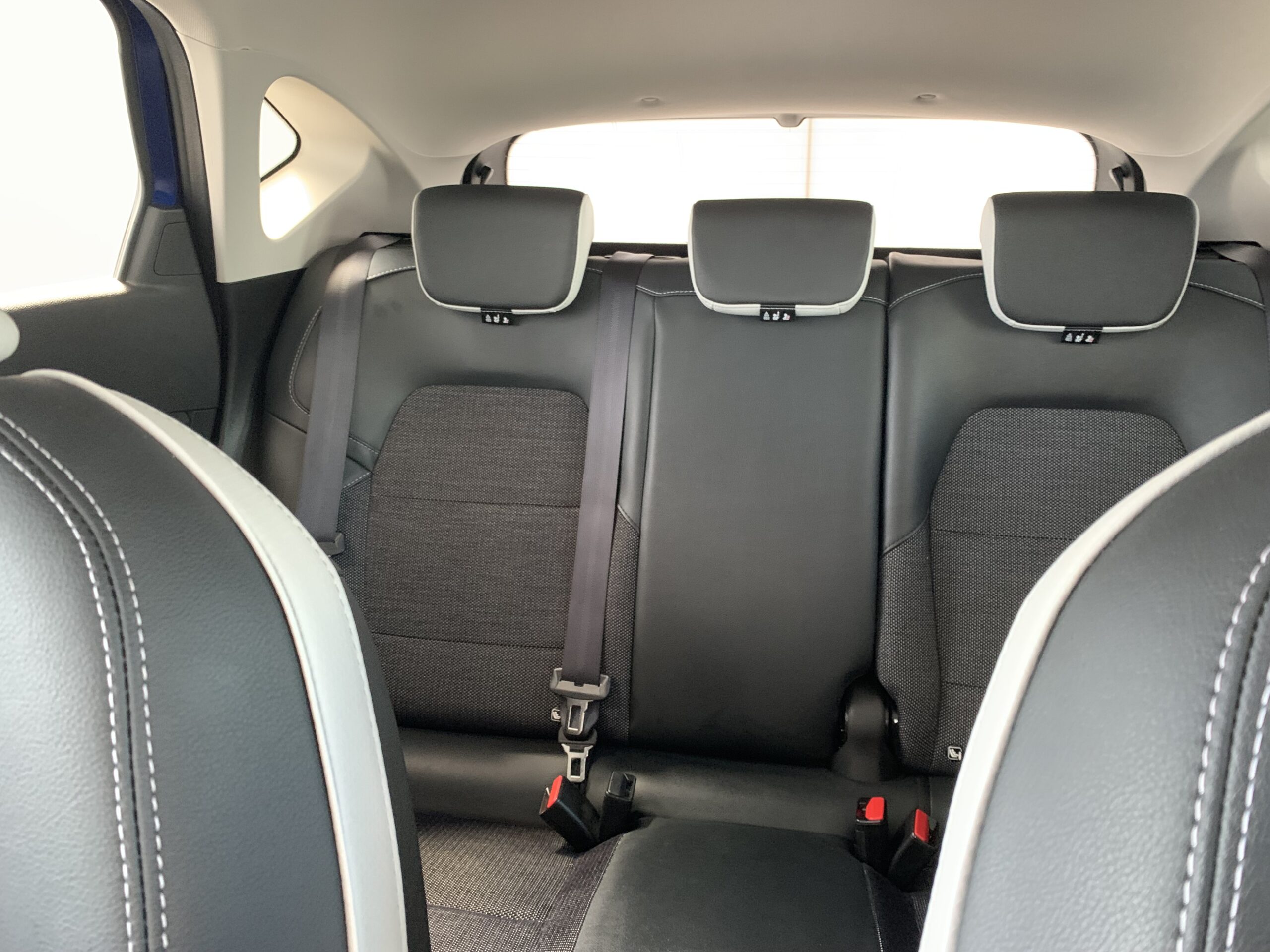 RENAULT CAPTUR TECHNO TCE 90CV + RUEDA DE REPUESTO + BARRAS DE TECHO LONGITUDINALES + CARGADOR POR INDUCCION + PACK FULL SCREEN + PACK CITY PREMIUM